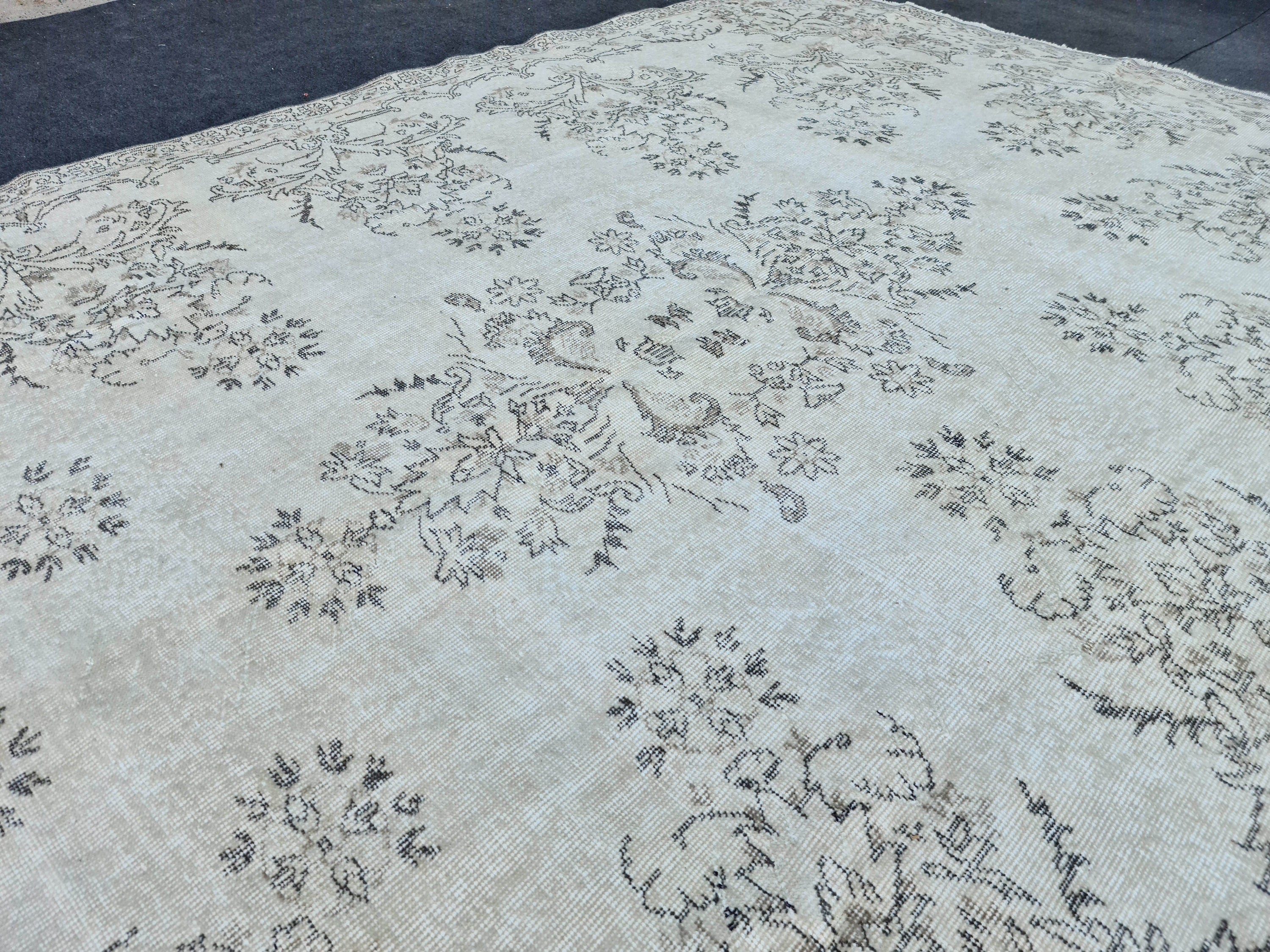 Cream Oushak Rug (7x10.55 ft): Vintage Turkish Wool Area Rug