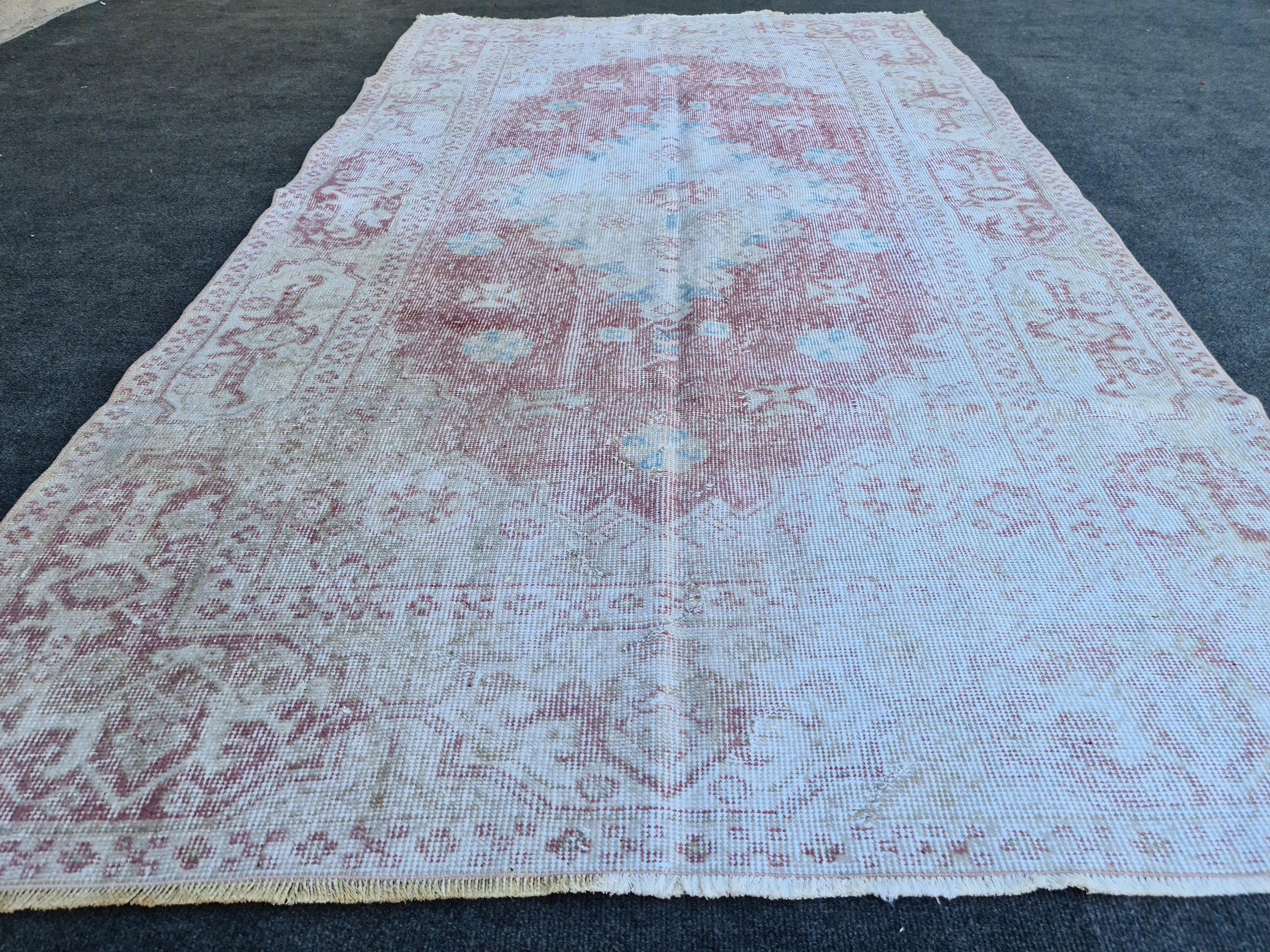 Handmade Wool Oushak Rug (4.6x8.2 ft): Faded Vintage Turkish Accent Rug