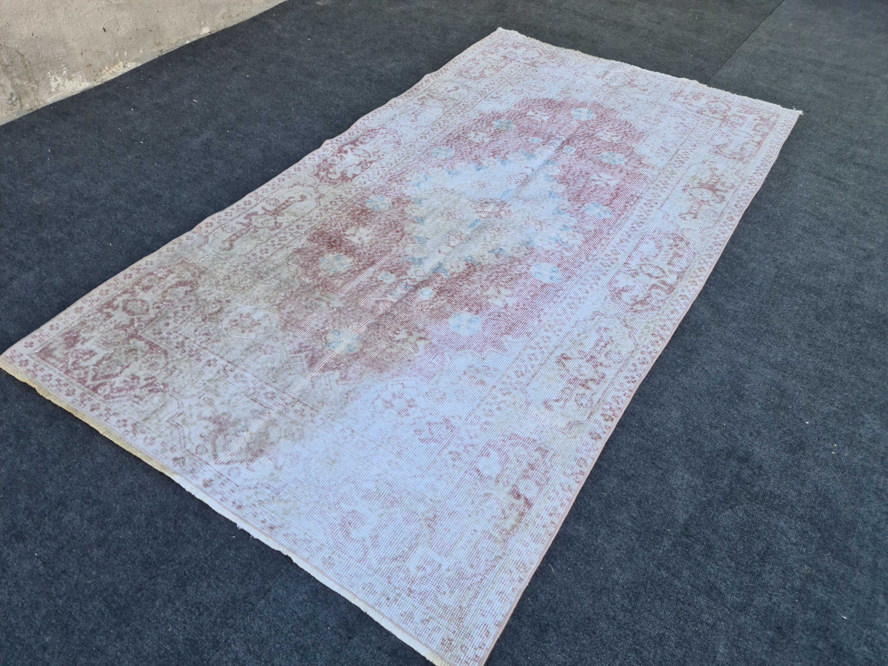 Handmade Wool Oushak Rug (4.6x8.2 ft): Faded Vintage Turkish Accent Rug