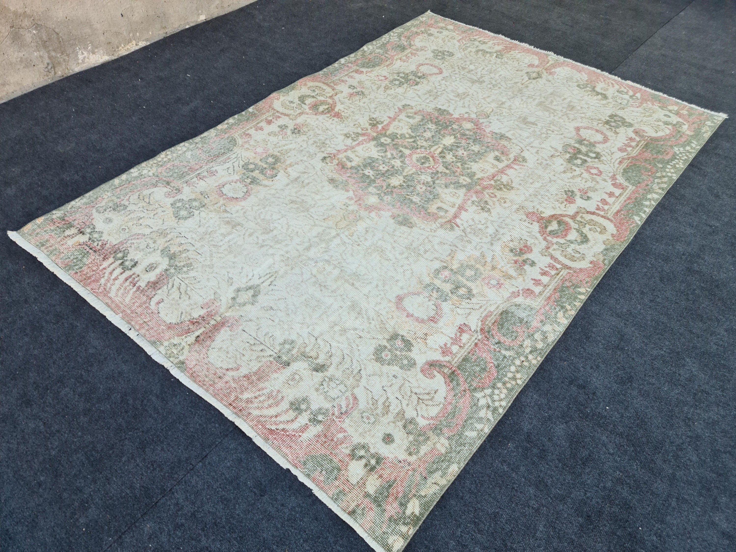 5x8 Hand-Knotted Wool Oushak Rug: Vintage Turkish Accent Carpet