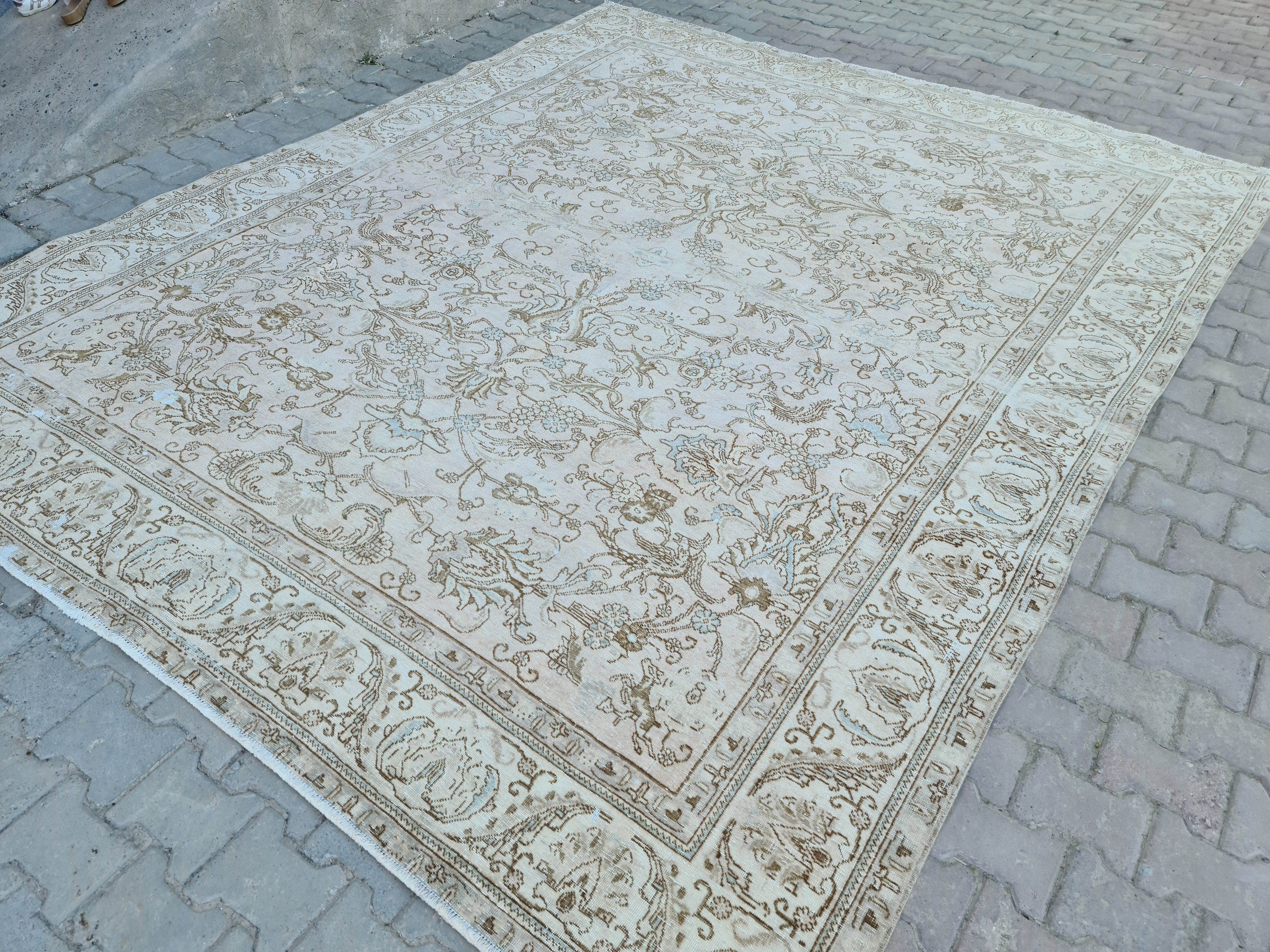 Large Turkish Oushak Rug (9.5x11.65 ft): Hand-Knotted Wool Oriental Carpet