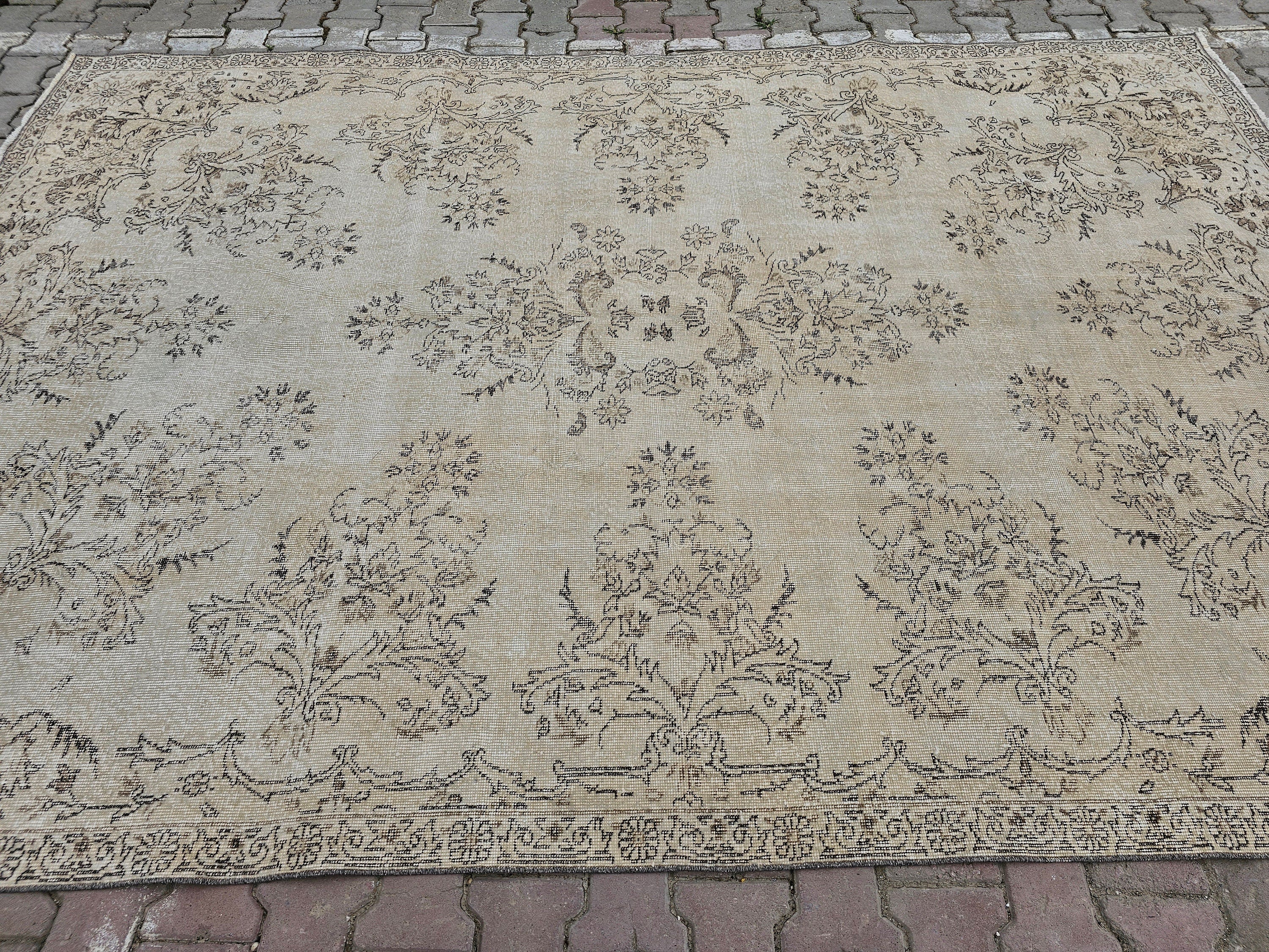 Vintage Floral Oushak Rug: Handwoven Turkish Wool Carpet (7.10x10.50 ft)