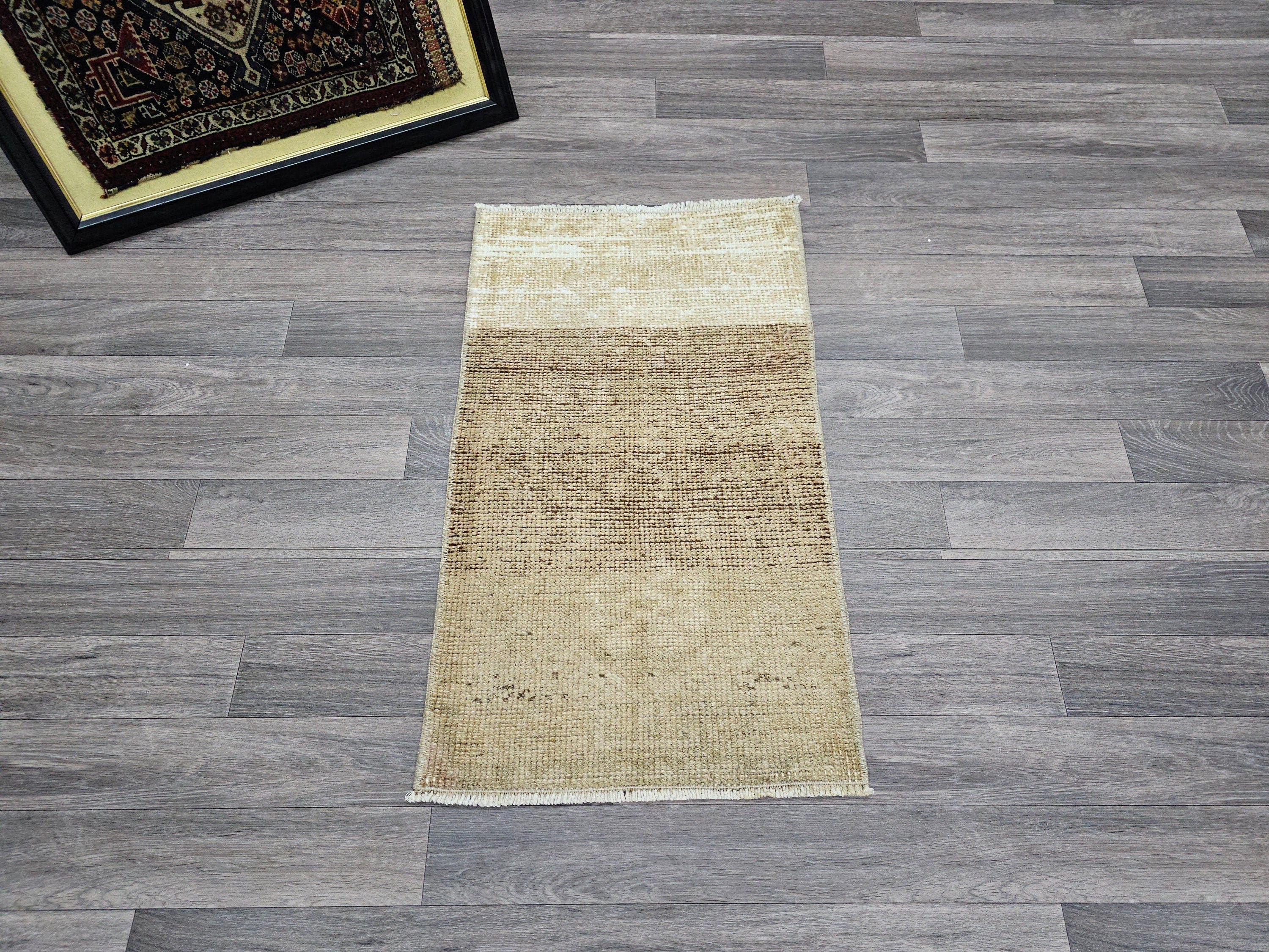 Vintage Oushak Wool Rug: Neutral Turkish Bath Mat (20x35 inches)