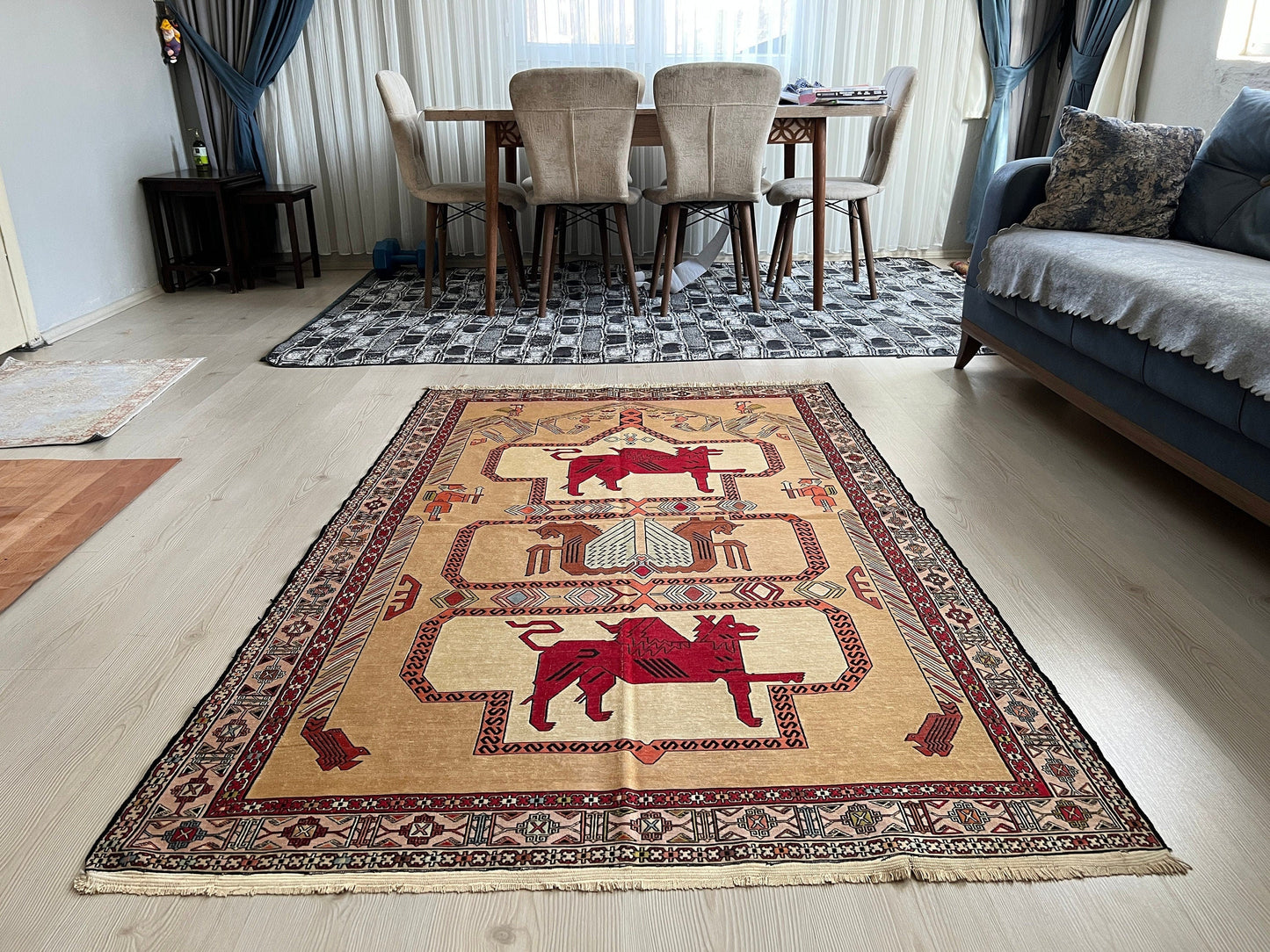 4x6 Silk Soumak Rug: Hand-Knotted Vintage Animal Design