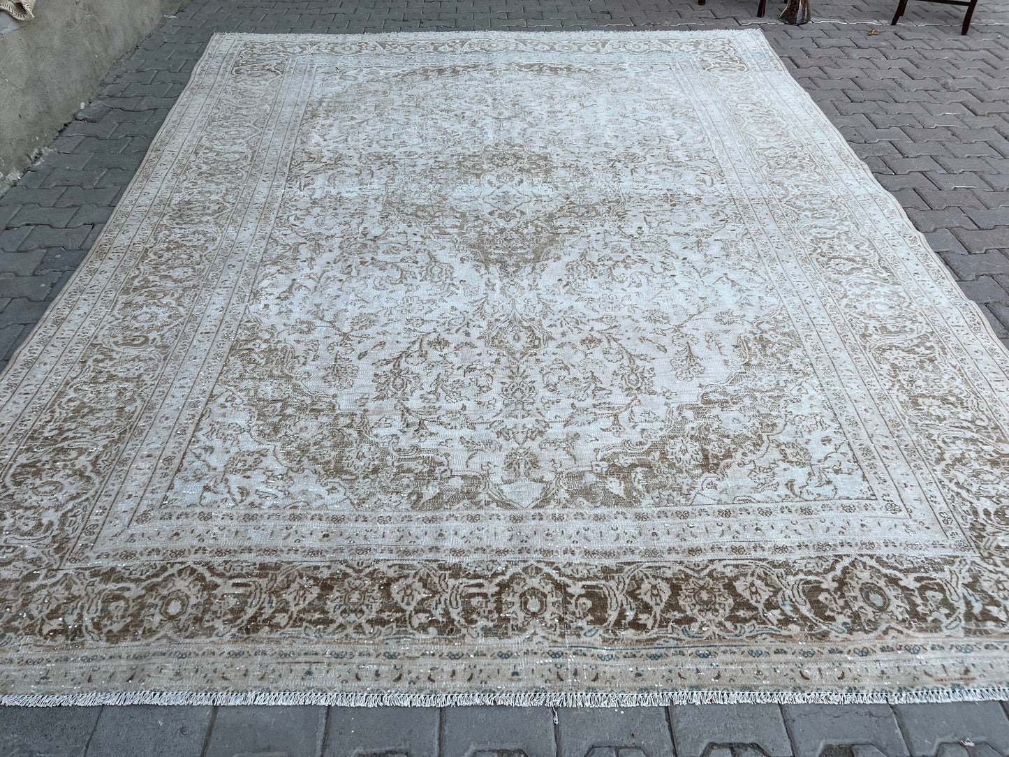 9x12 Hand-Knotted Wool Oushak Rug: Neutral Vintage Floral Carpet
