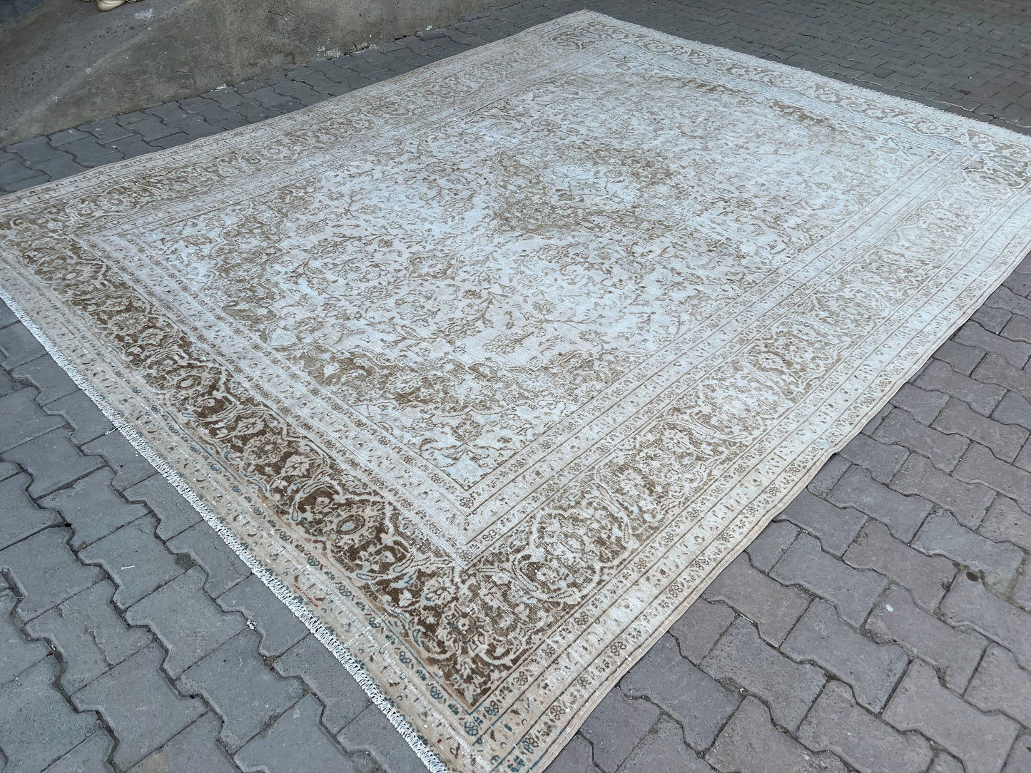 9x12 Hand-Knotted Wool Oushak Rug: Neutral Vintage Floral Carpet