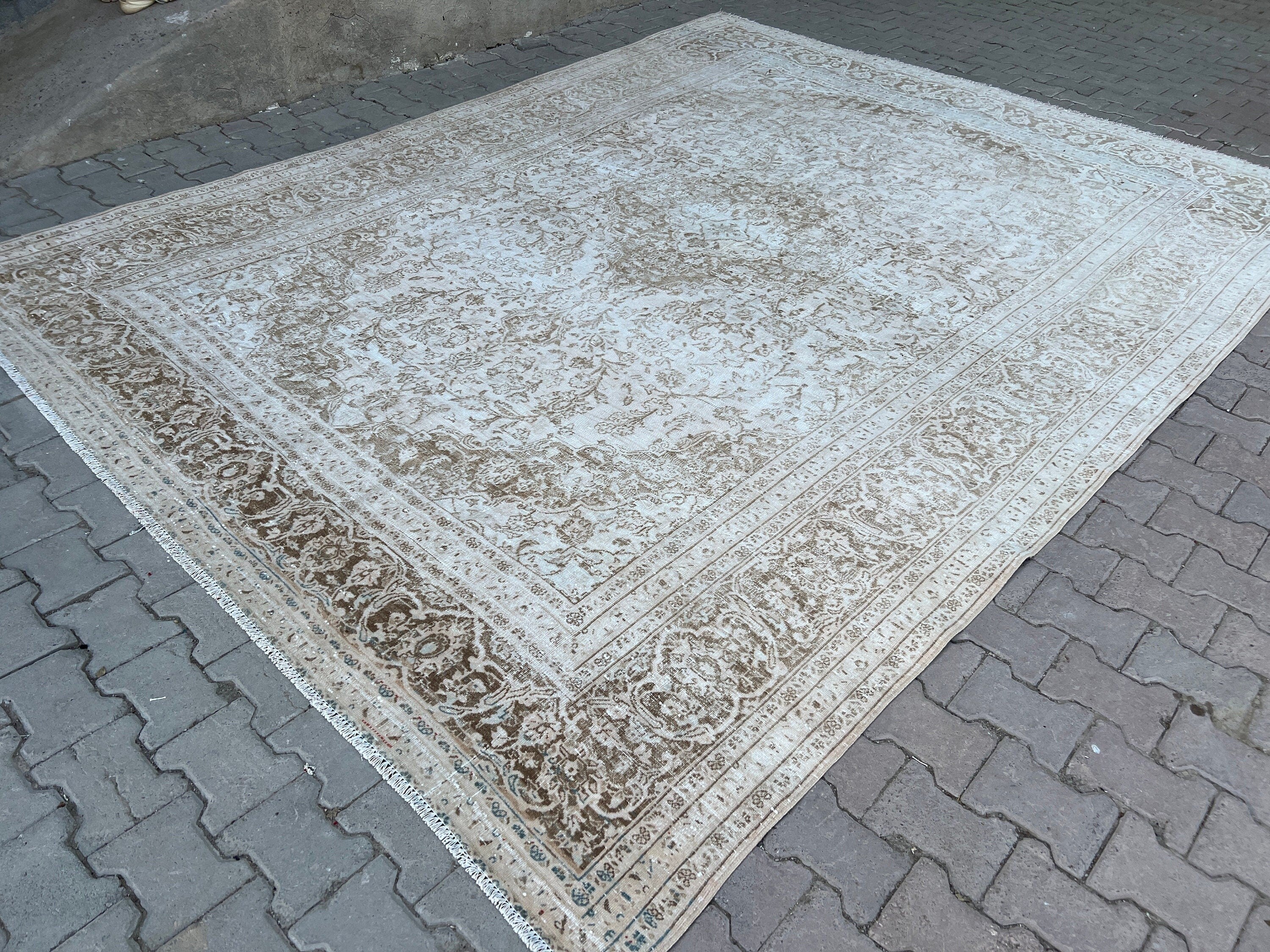 9x12 Hand-Knotted Wool Oushak Rug: Neutral Vintage Floral Carpet