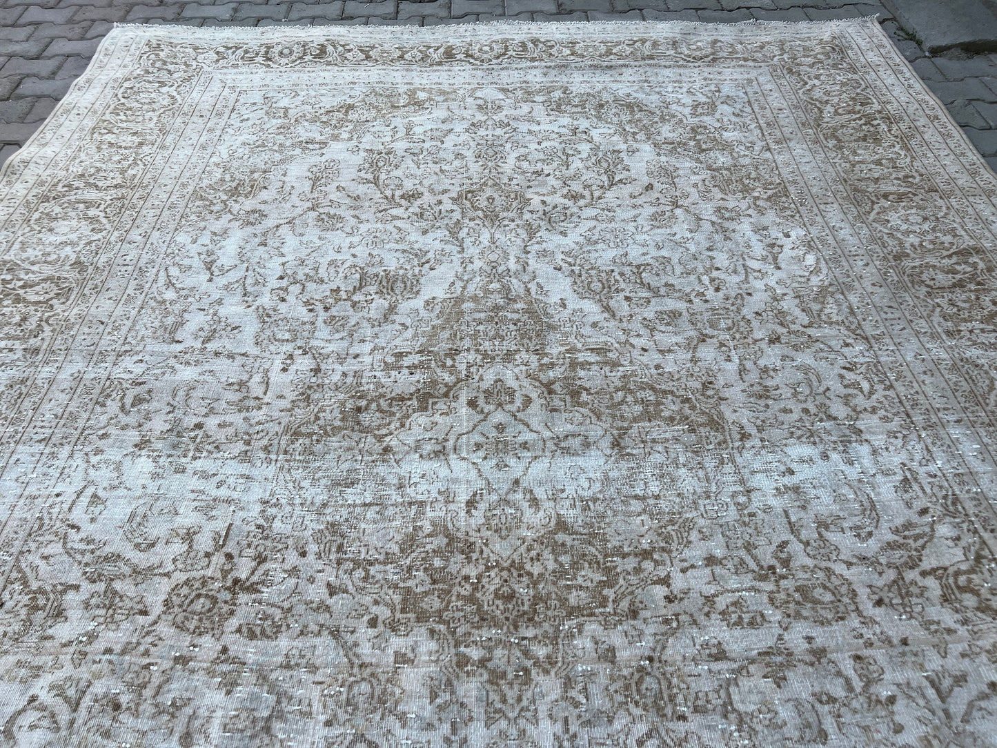 9x12 Hand-Knotted Wool Oushak Rug: Neutral Vintage Floral Carpet