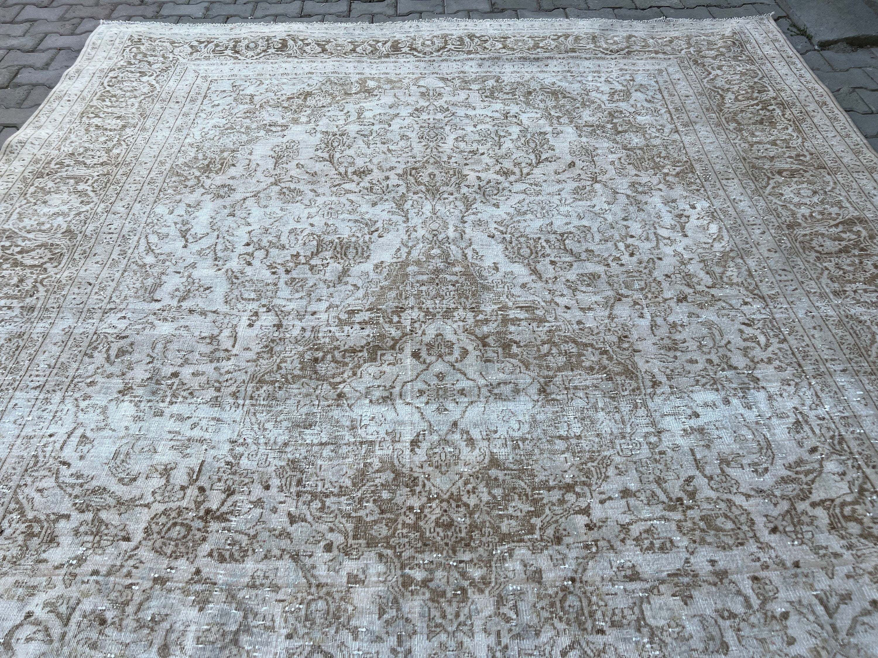 9x12 Hand-Knotted Wool Oushak Rug: Neutral Vintage Floral Carpet