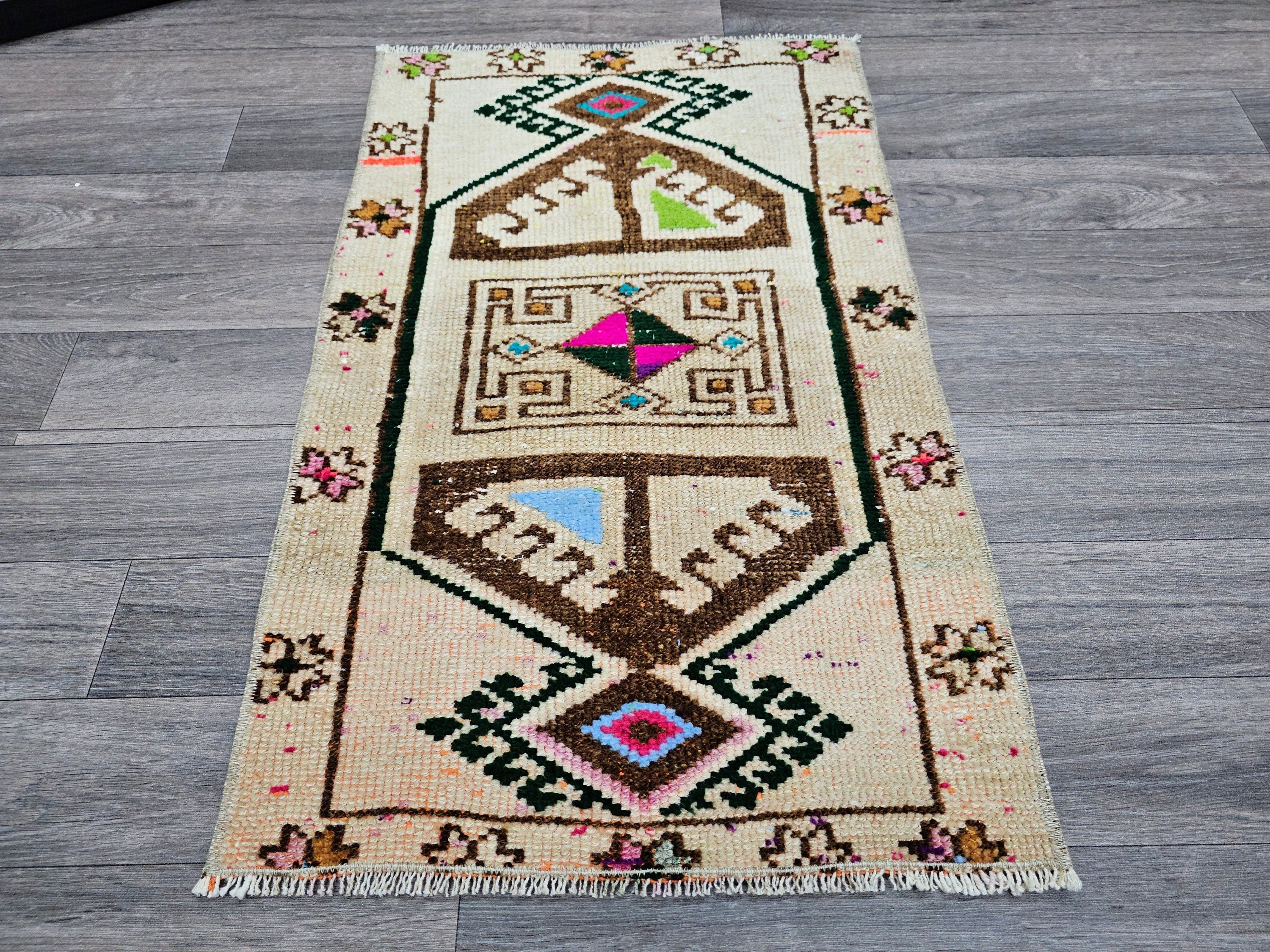 Vintage Oushak Wool Rug: 20x32 Neutral Turkish Doormat