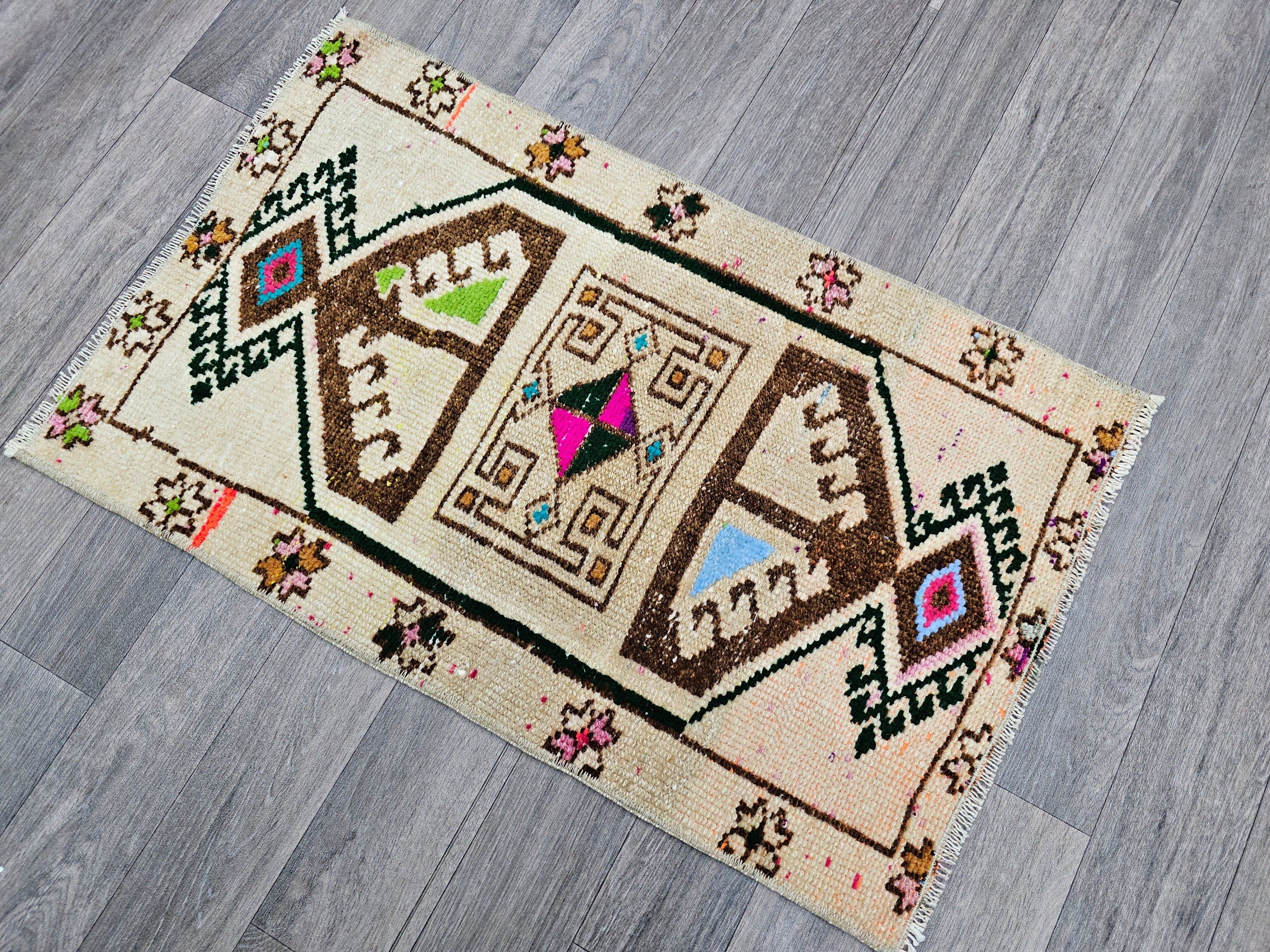 Vintage Oushak Wool Rug: 20x32 Neutral Turkish Doormat