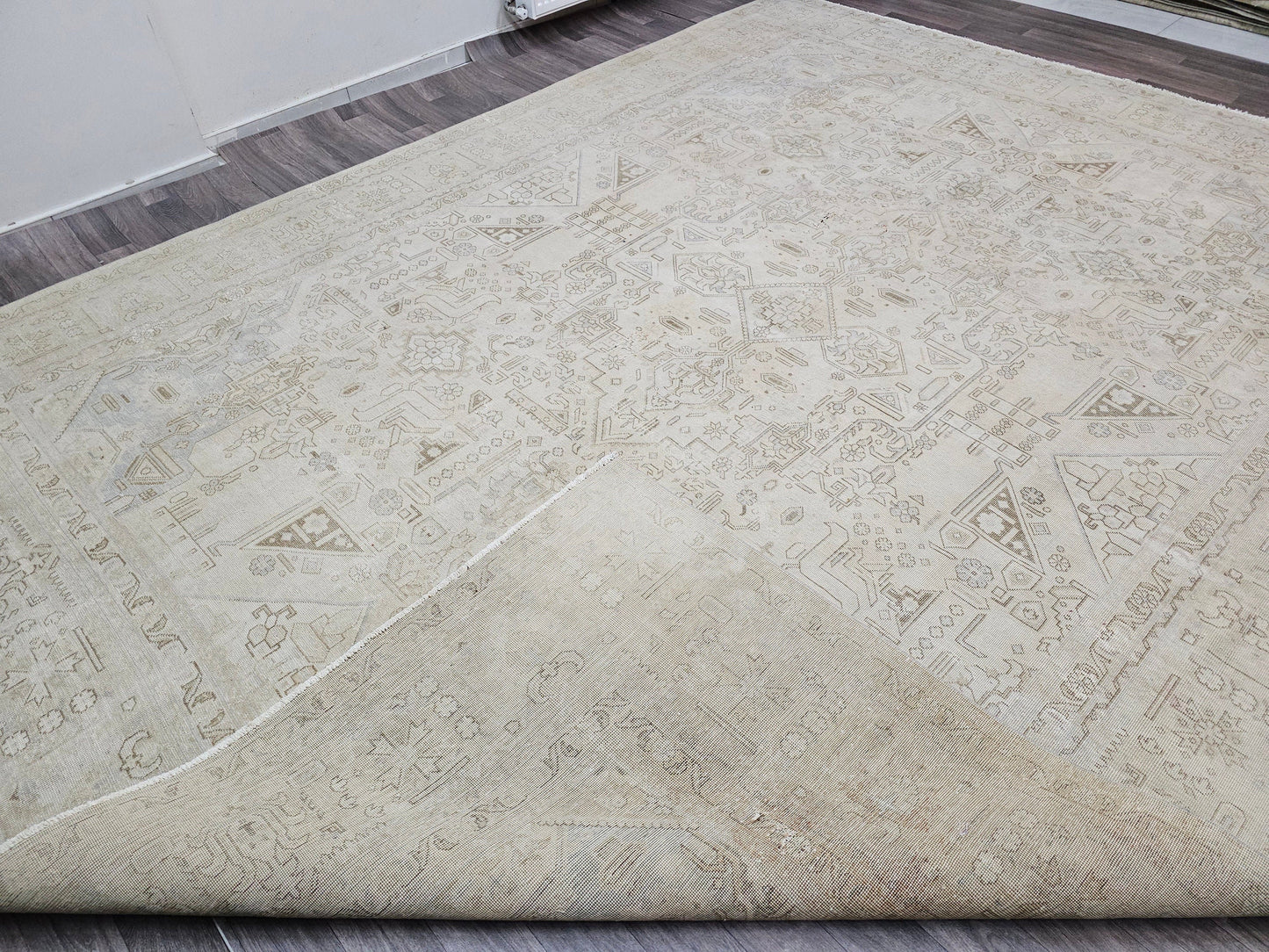 9x12 Vintage Neutral Area Rug / Distressed Turkish Rug/ Hand Knotted Wool Rug, Large Oushak rug, oversize Bedroom rug, saloon rug