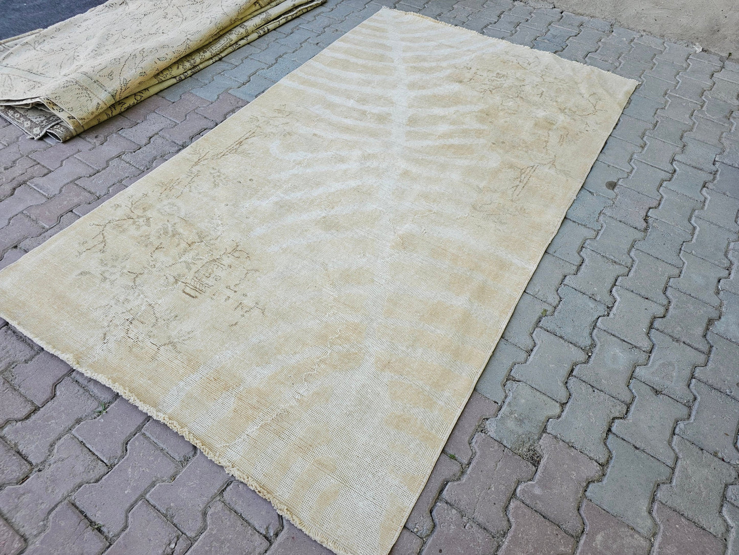 Vintage Turkish Wool Rug: Beige Accent Rug (4.70x8 ft)