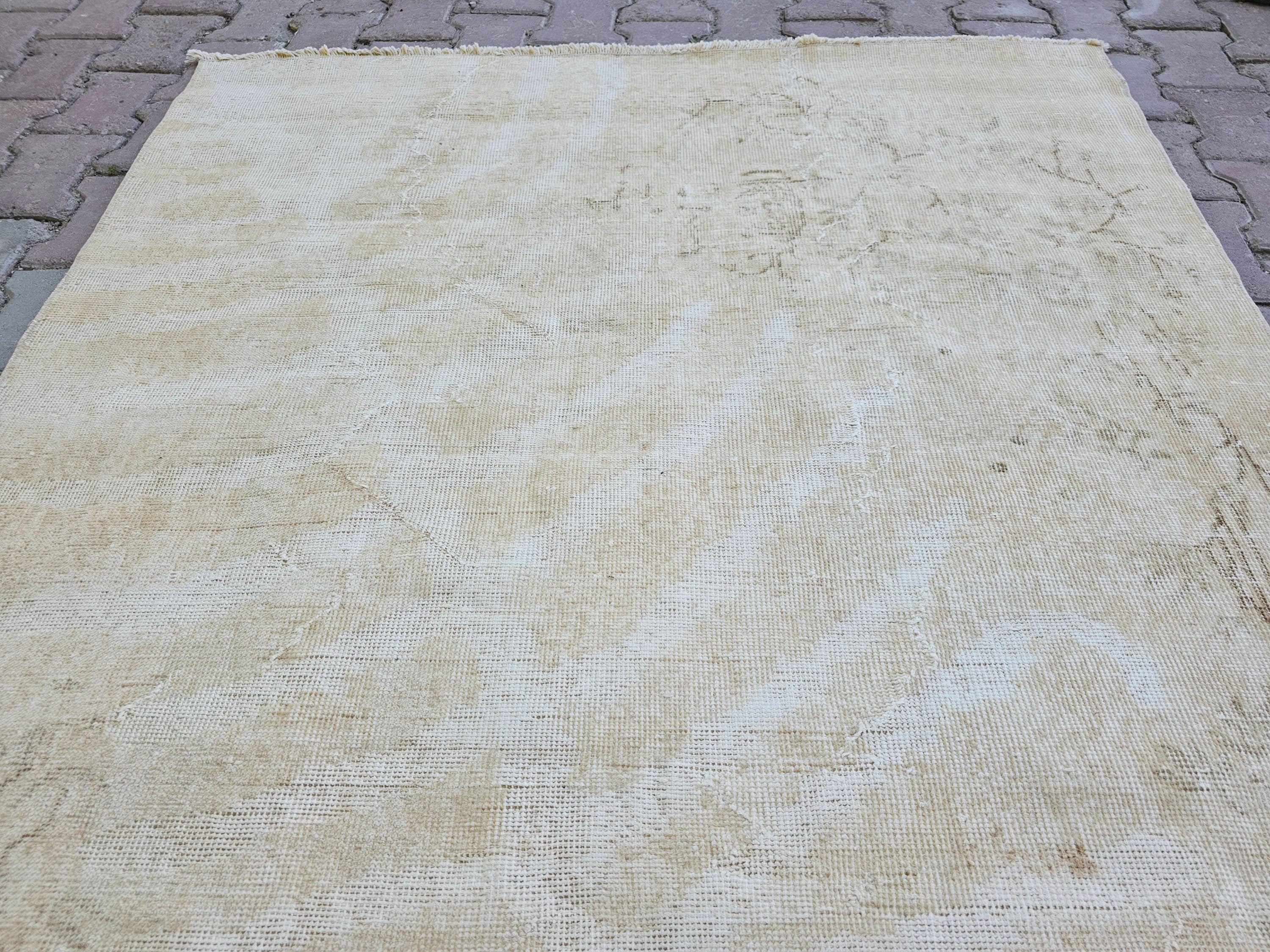 Vintage Turkish Wool Rug: Beige Accent Rug (4.70x8 ft)