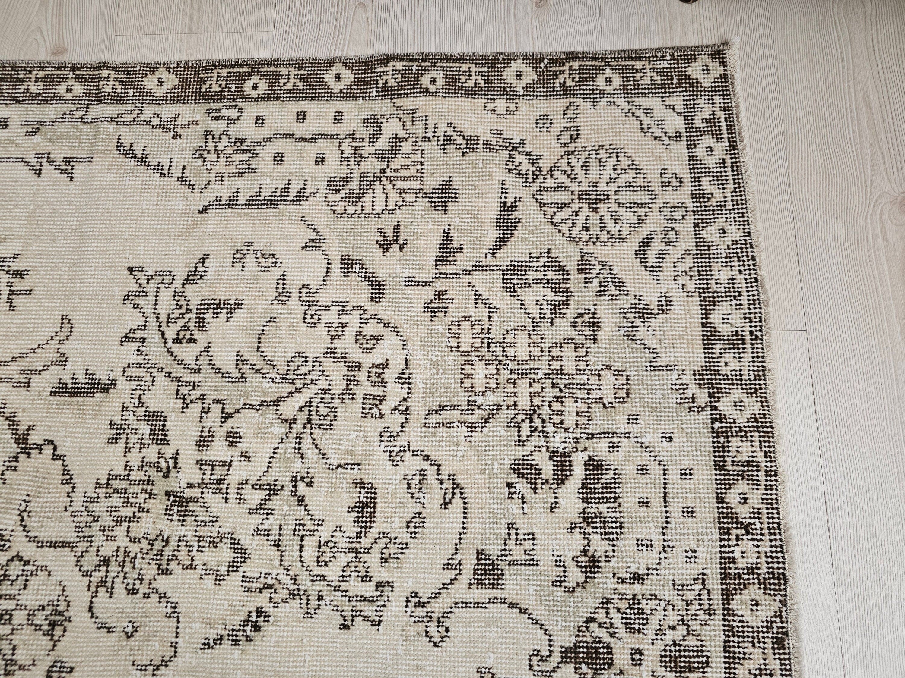Cream Floral Turkish Rug: 5.75x10 ft Vintage Hand-Knotted Wool Isparta Oushak