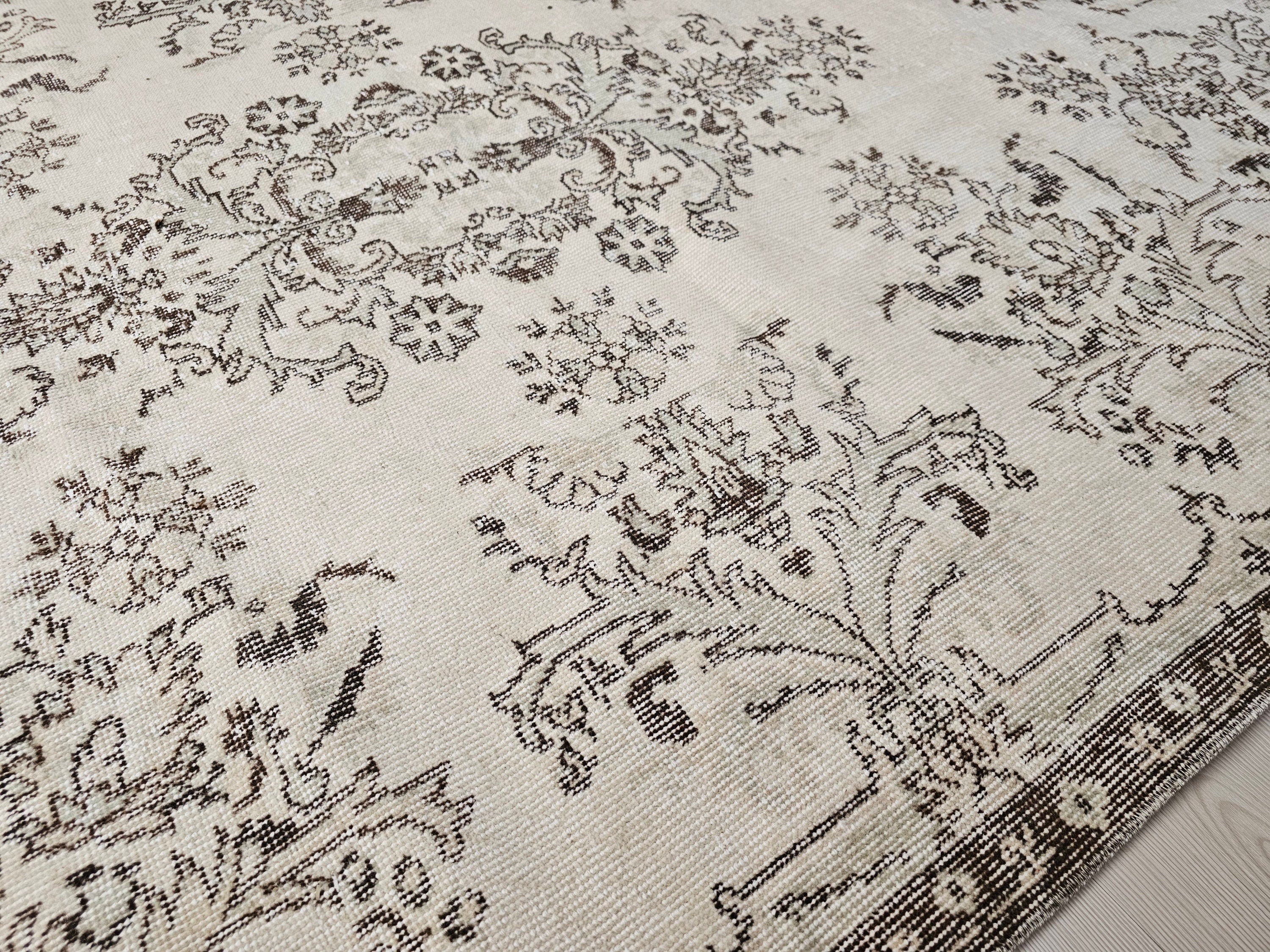 Cream Floral Turkish Rug: 5.75x10 ft Vintage Hand-Knotted Wool Isparta Oushak