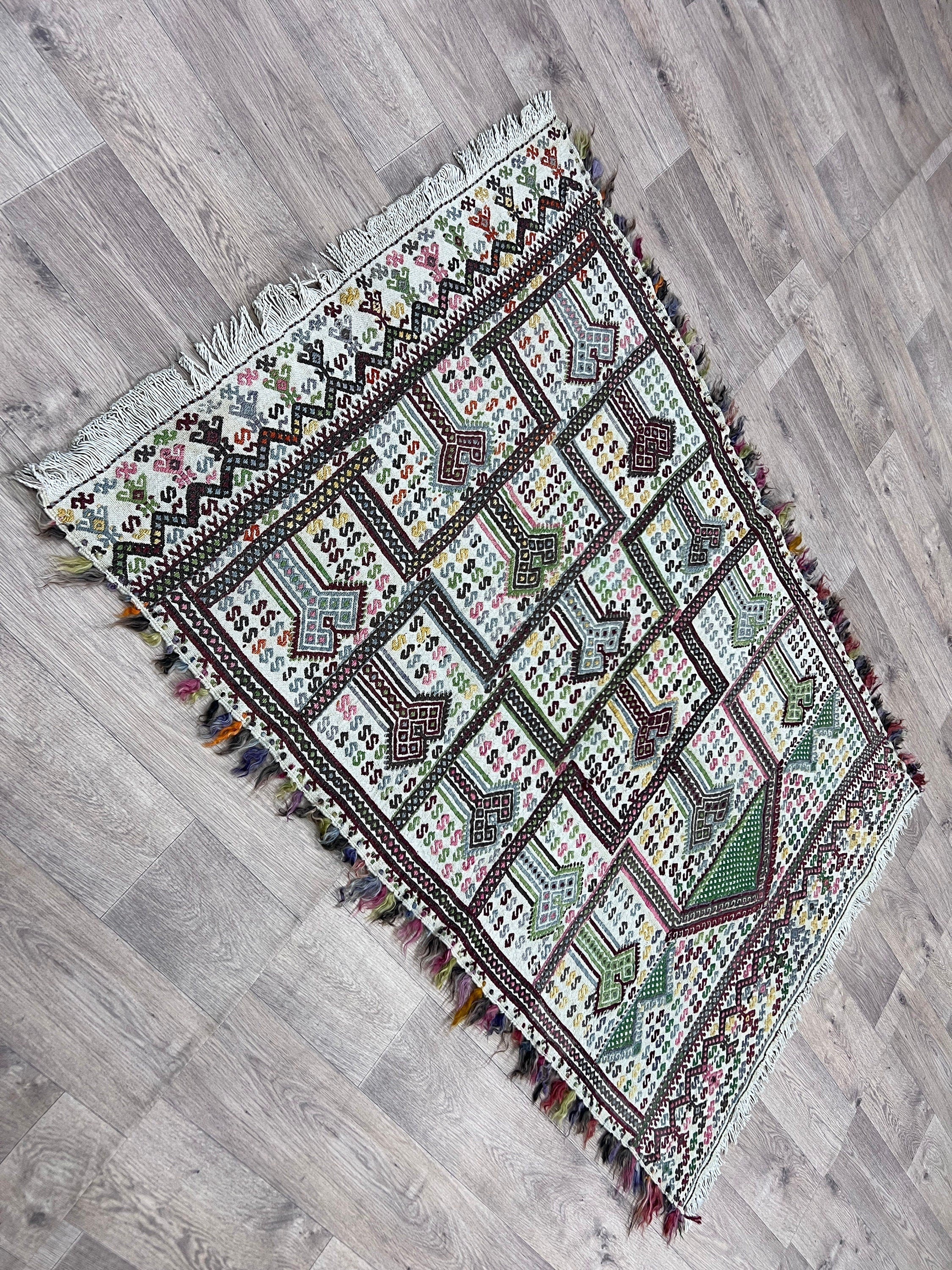 Small Turkish Kilim Rug: Handmade Wool Anatolian Carpet (4x6 ft)