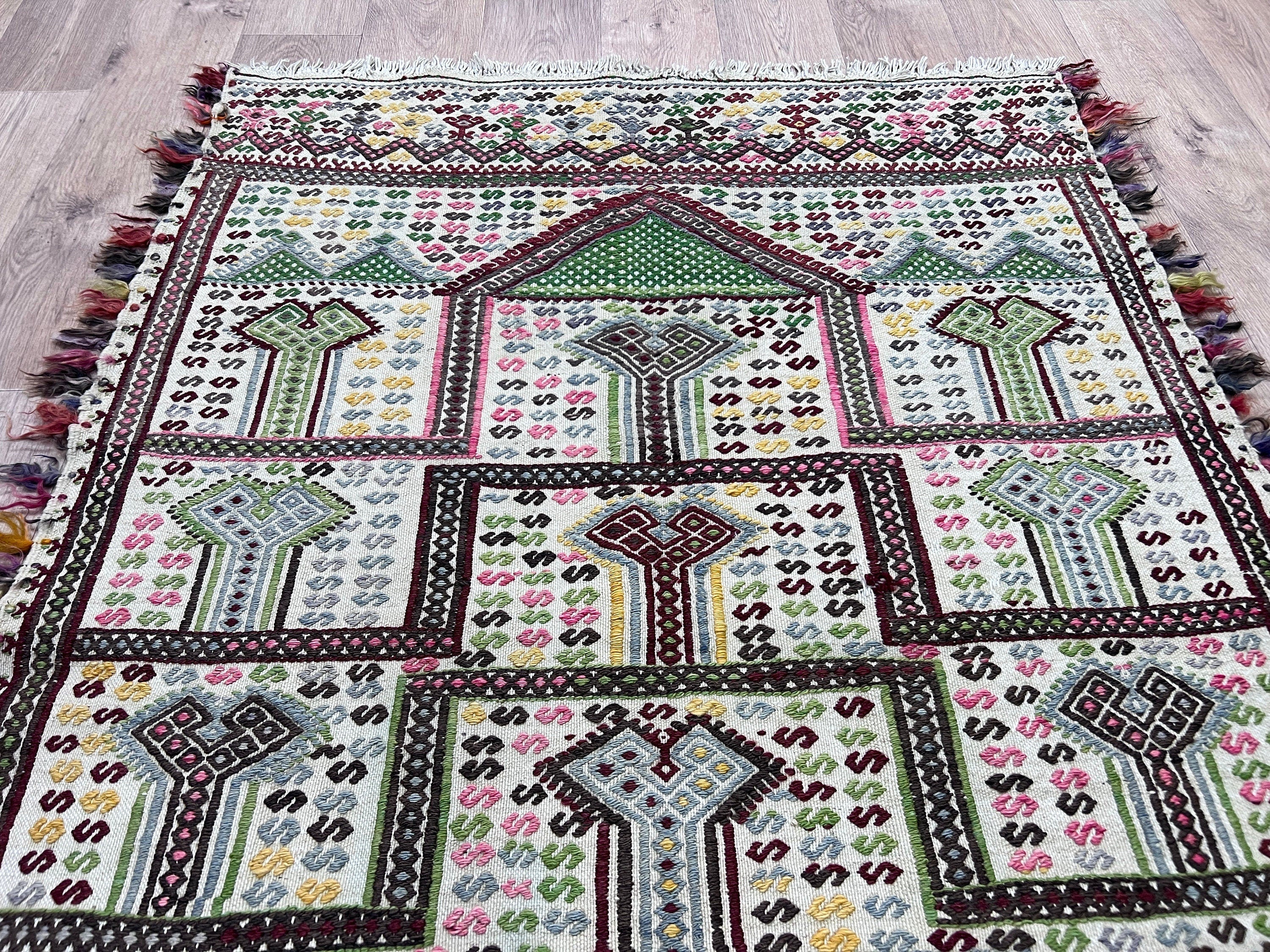 Small Turkish Kilim Rug: Handmade Wool Anatolian Carpet (4x6 ft)