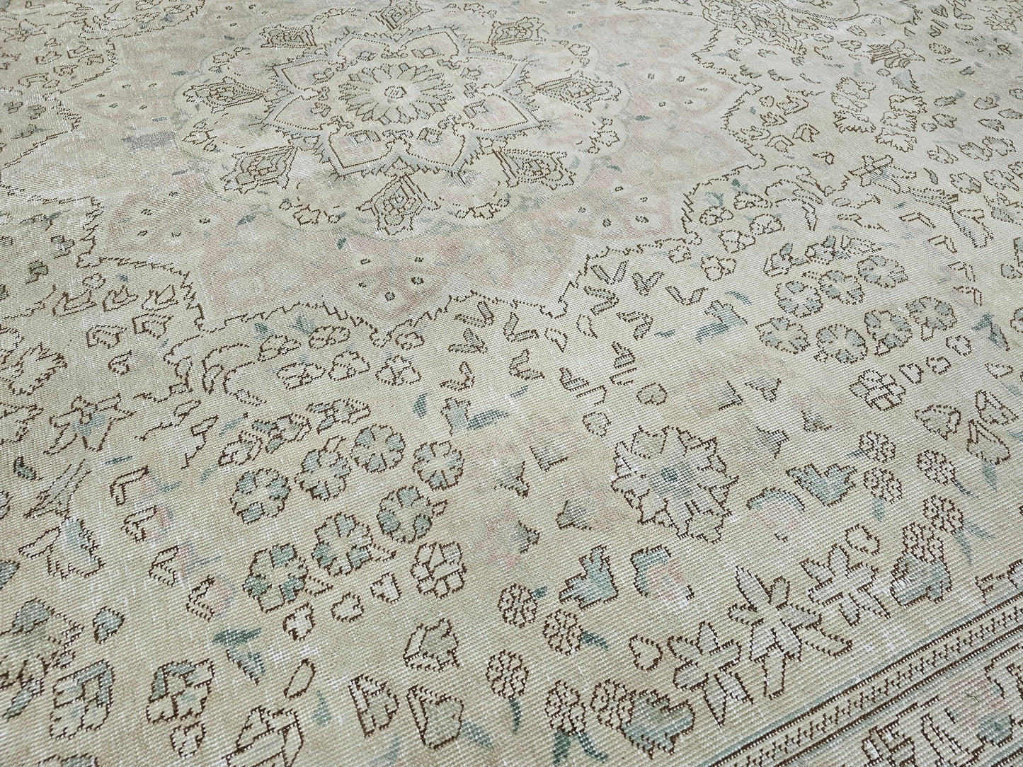 Large Vintage Handwoven Rug - Neutral Wool Area Carpet, 286x379 cm (9x12 ft)