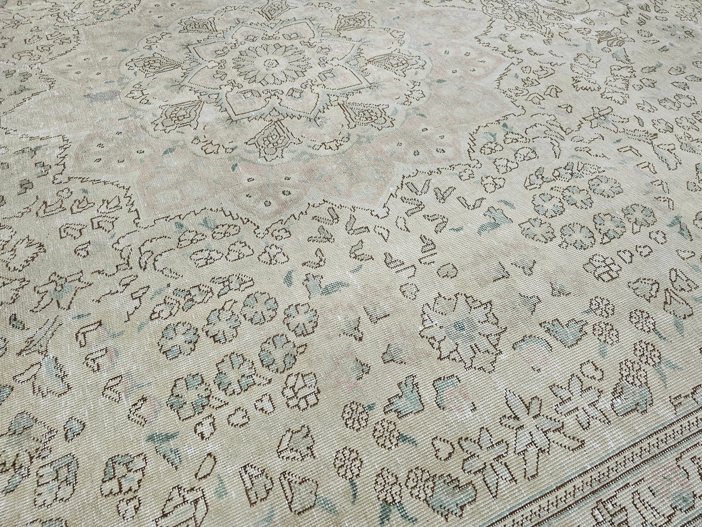 Large Vintage Handwoven Rug - Neutral Wool Area Carpet, 286x379 cm (9x12 ft)