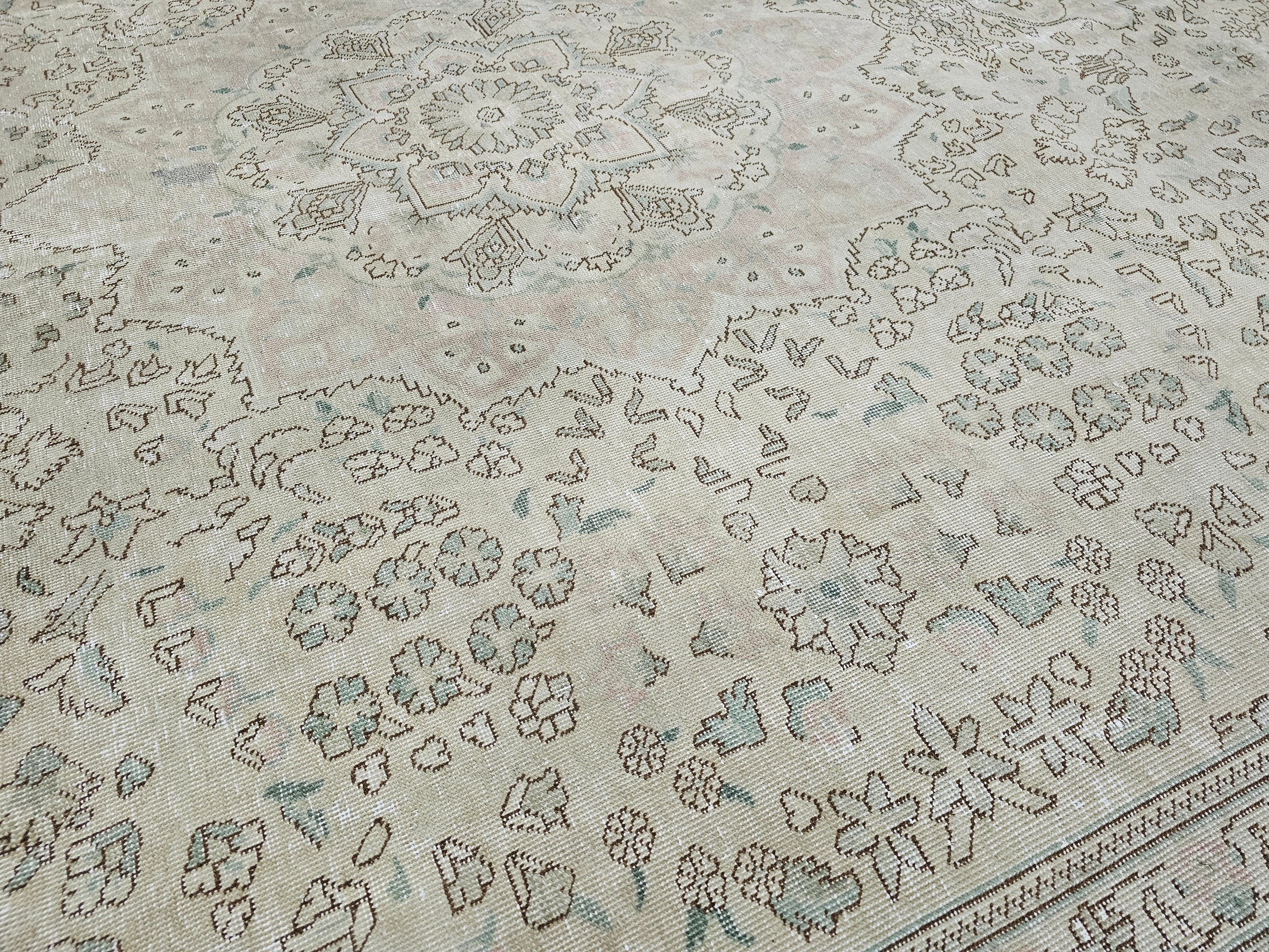 Large Vintage Handwoven Rug - Neutral Wool Area Carpet, 286x379 cm (9x12 ft)