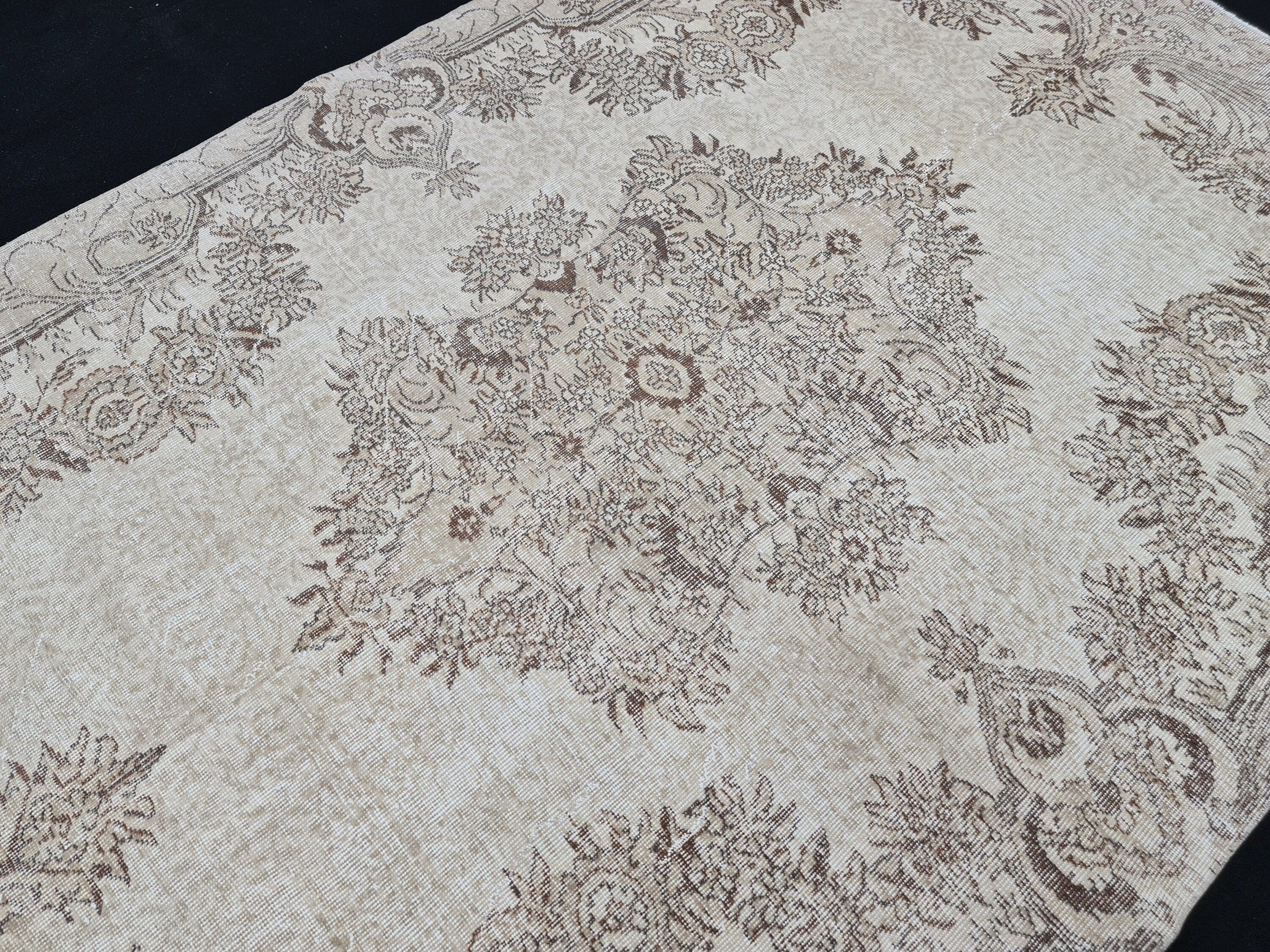 6x9 Vintage Oushak Rug: Hand-Knotted Turkish Wool Medallion Rug