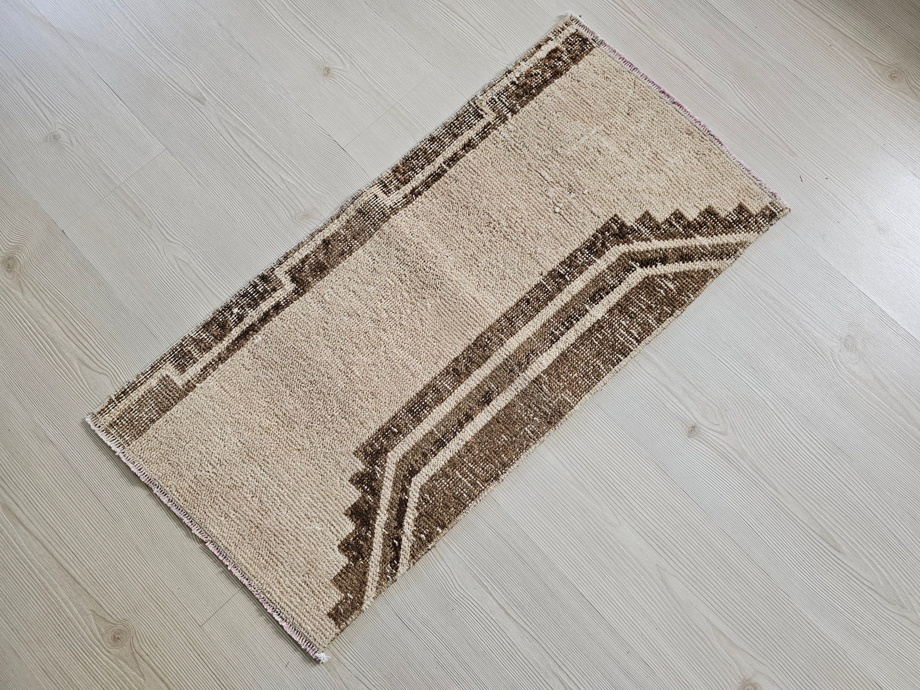 Vintage Oushak Turkish Rug: 18x36 inch Wool Doormat