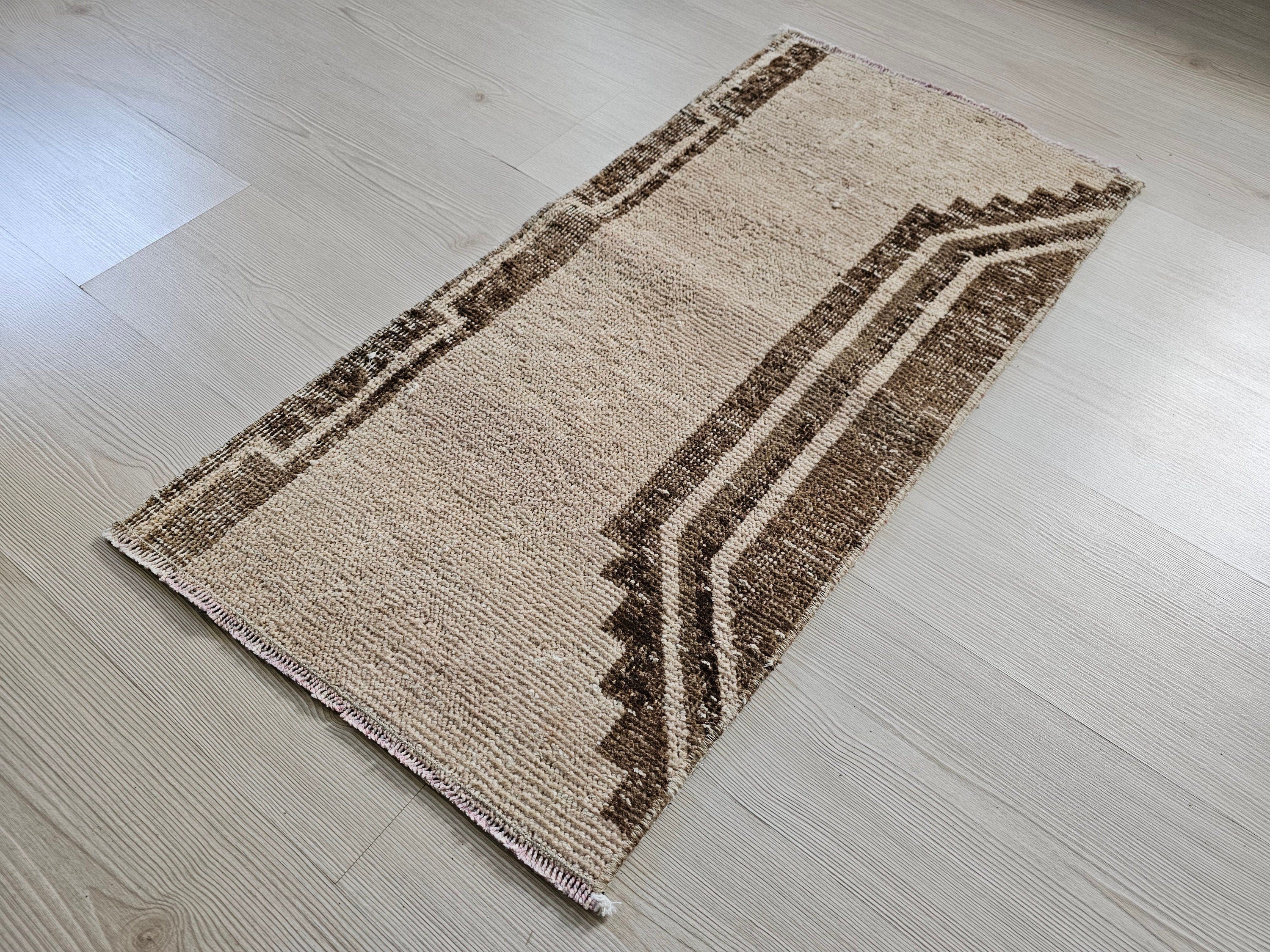 Vintage Oushak Turkish Rug: 18x36 inch Wool Doormat