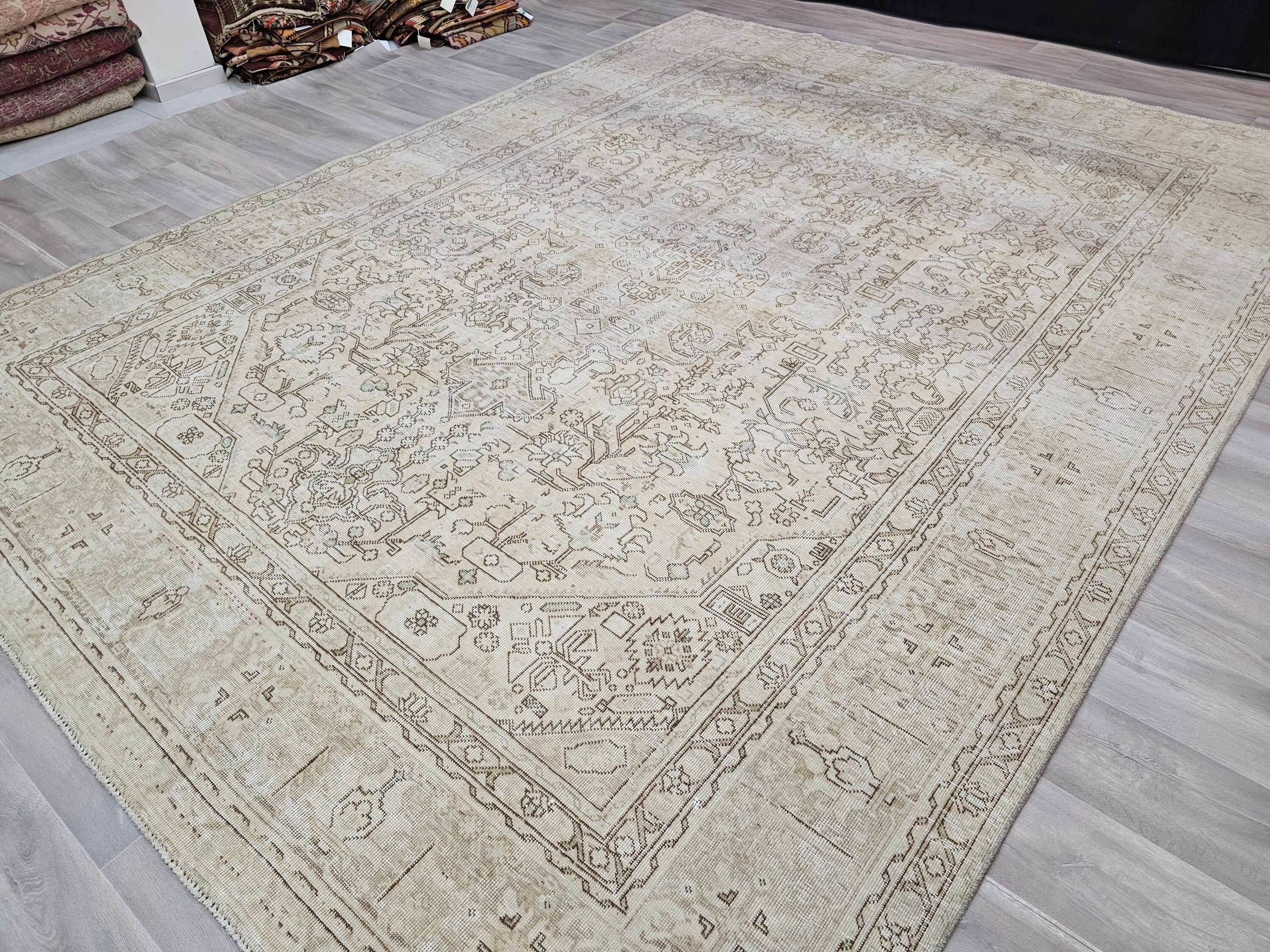 Hand Knotted Wool Turkish Rug 9x12: Oversized Vintage Heriz Carpet