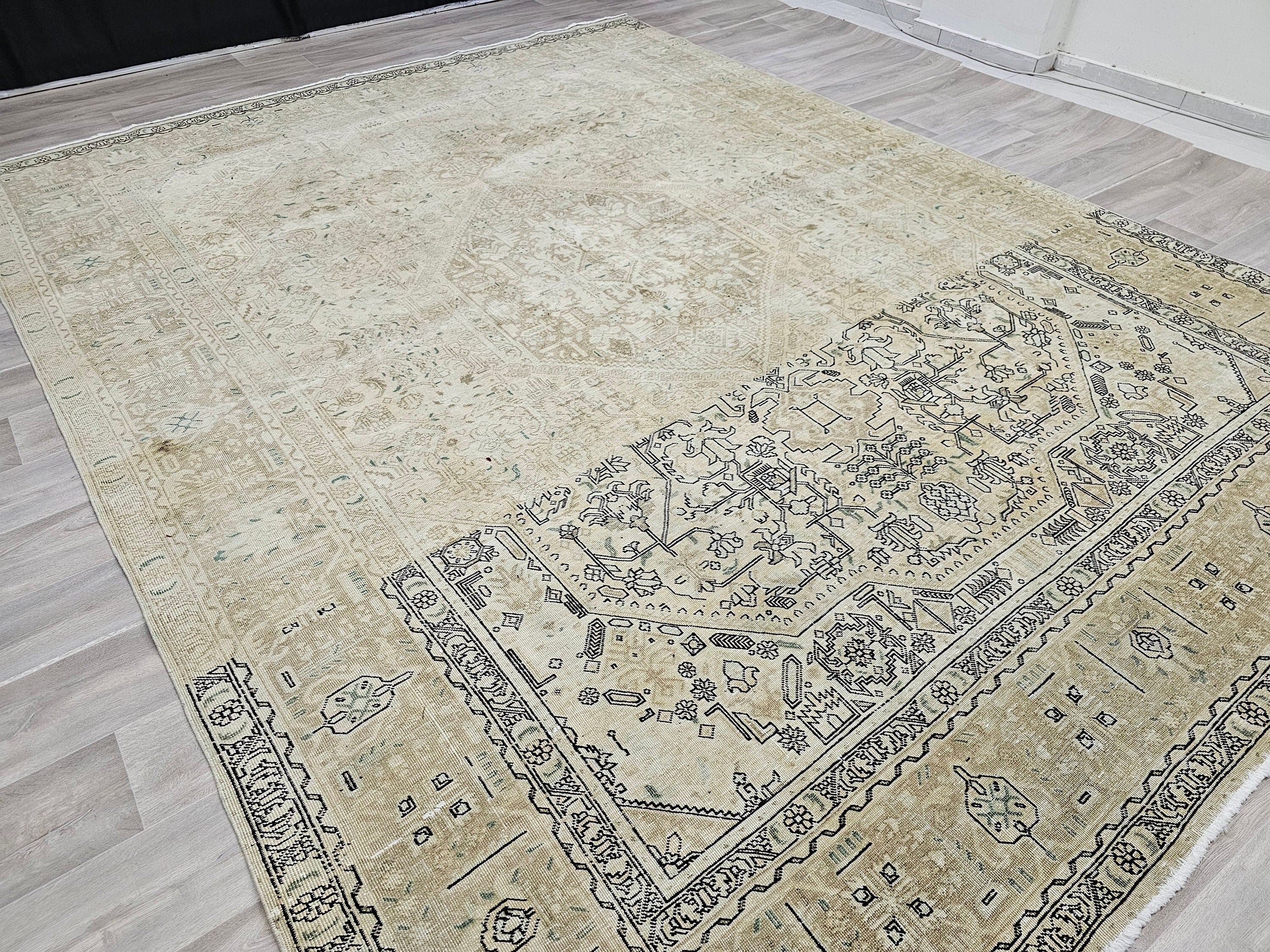 Hand-Knotted Wool Heriz Rug: 9x12 Vintage Turkish Geometric Area Rug