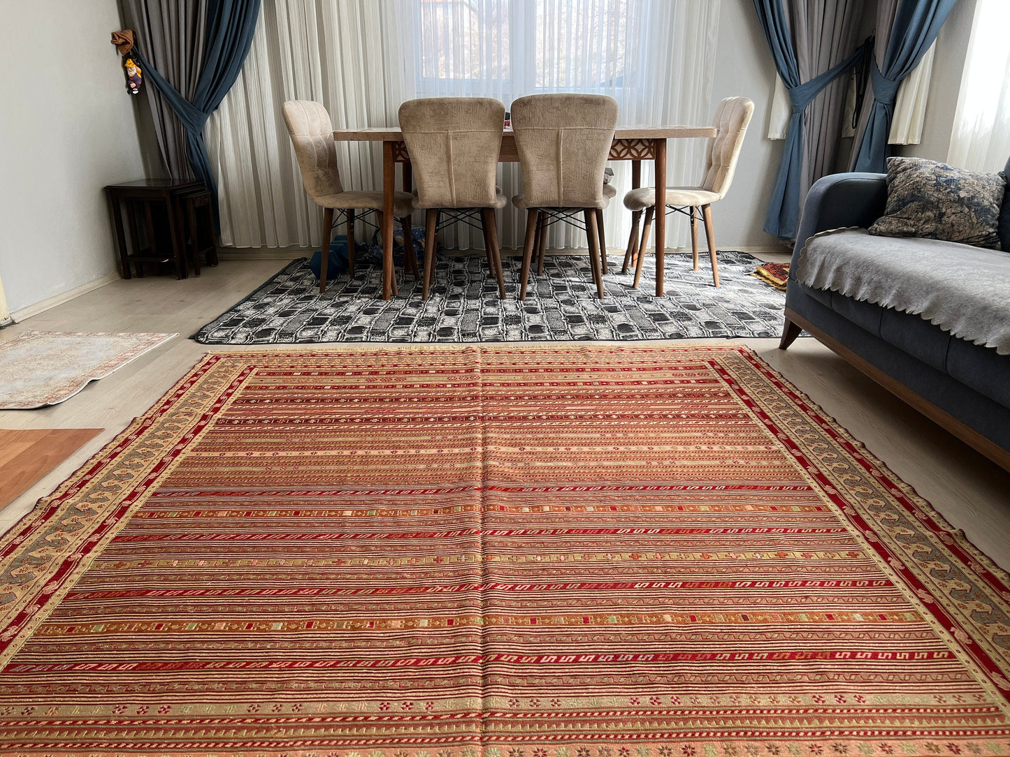 6x9 Vintage Soumak Kilim Rug: Hand-Knotted Wool Striped Rug