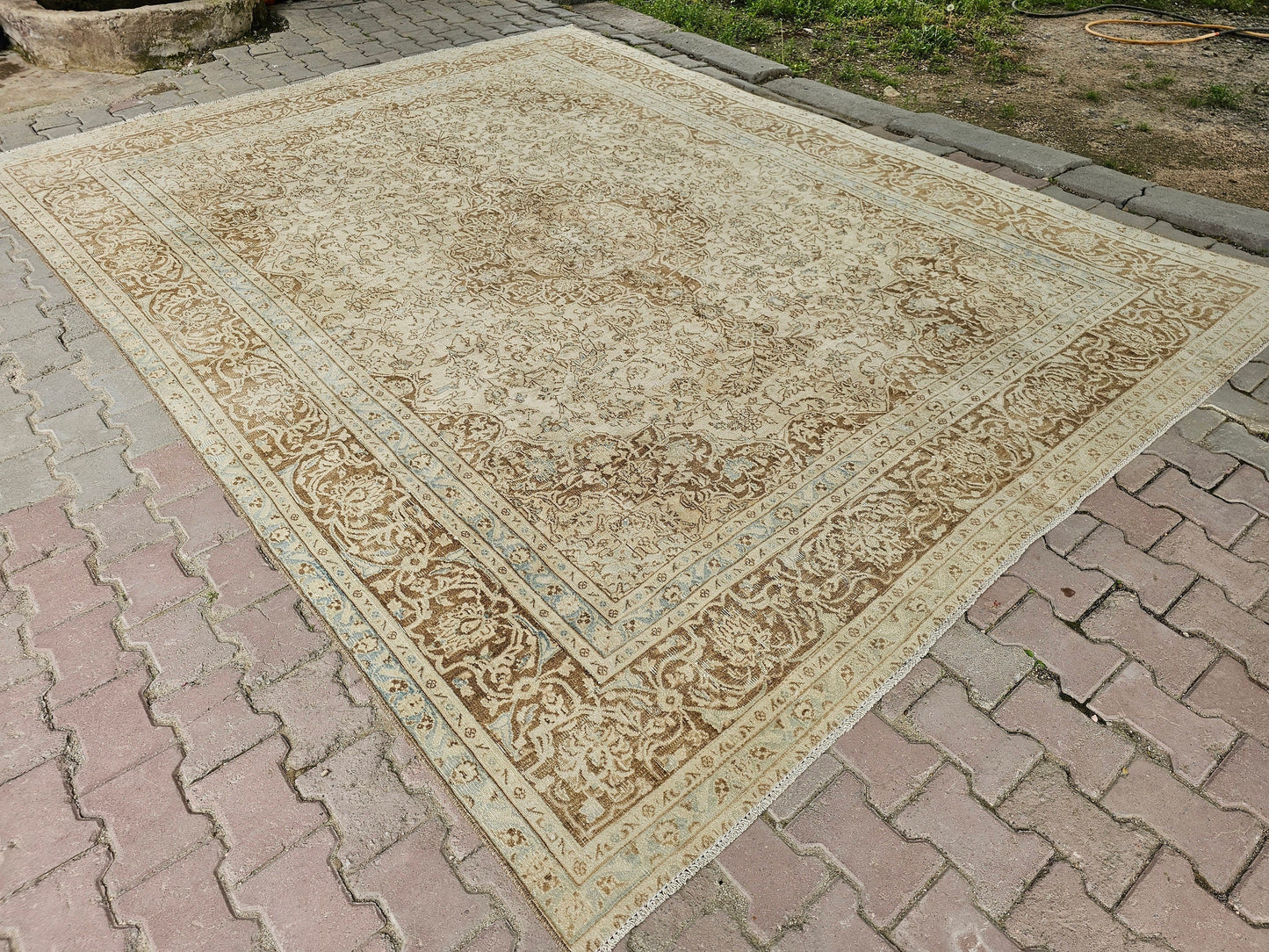 9x12 Vintage Turkish Rug: Neutral Faded Distressed Area Carpet