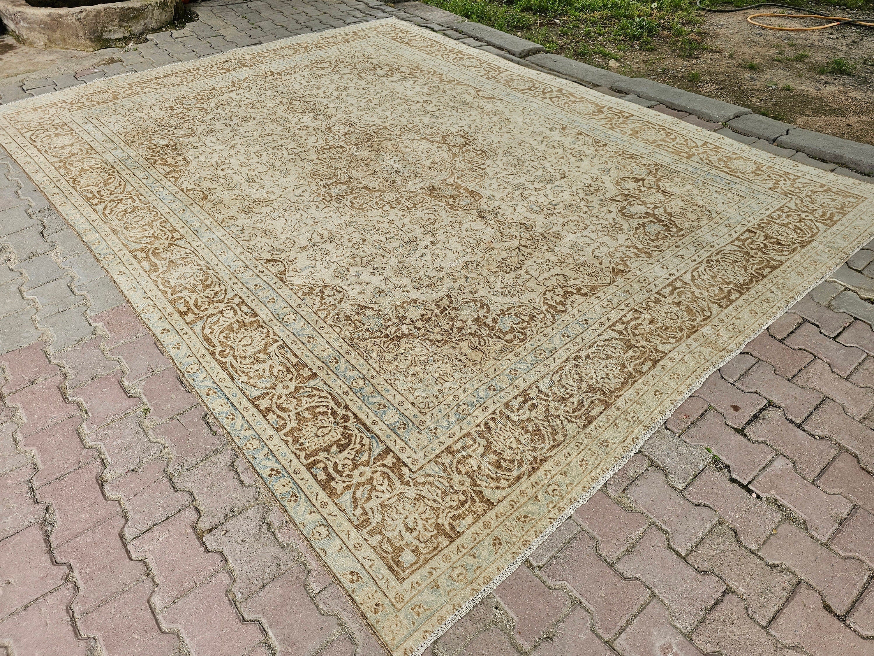 9x12 Vintage Turkish Rug: Neutral Faded Distressed Area Carpet