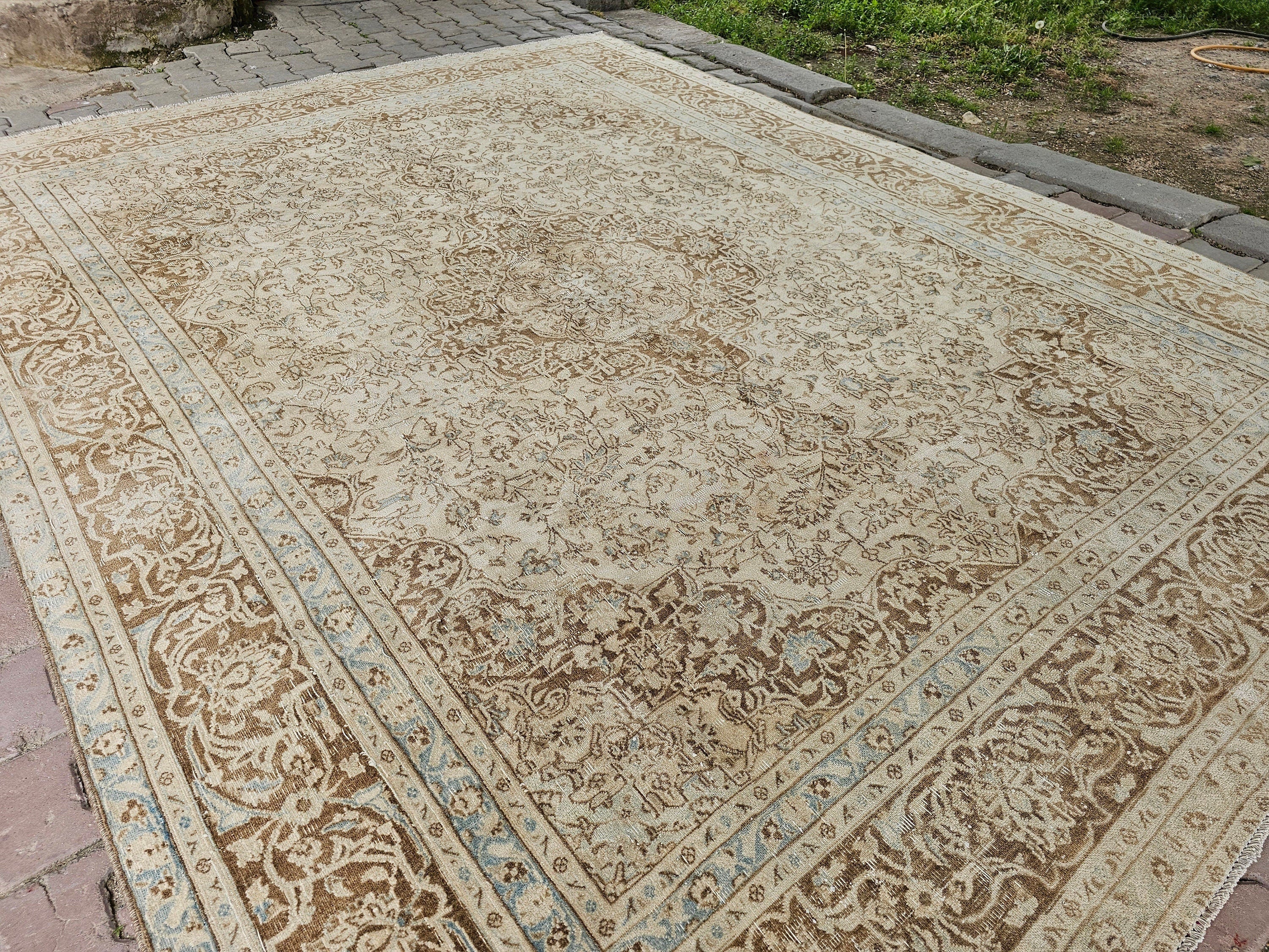 9x12 Vintage Turkish Rug: Neutral Faded Distressed Area Carpet