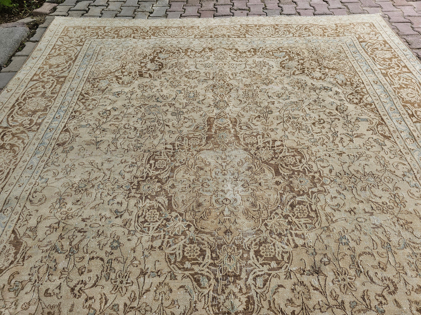 9x12 Vintage Turkish Rug: Neutral Faded Distressed Area Carpet
