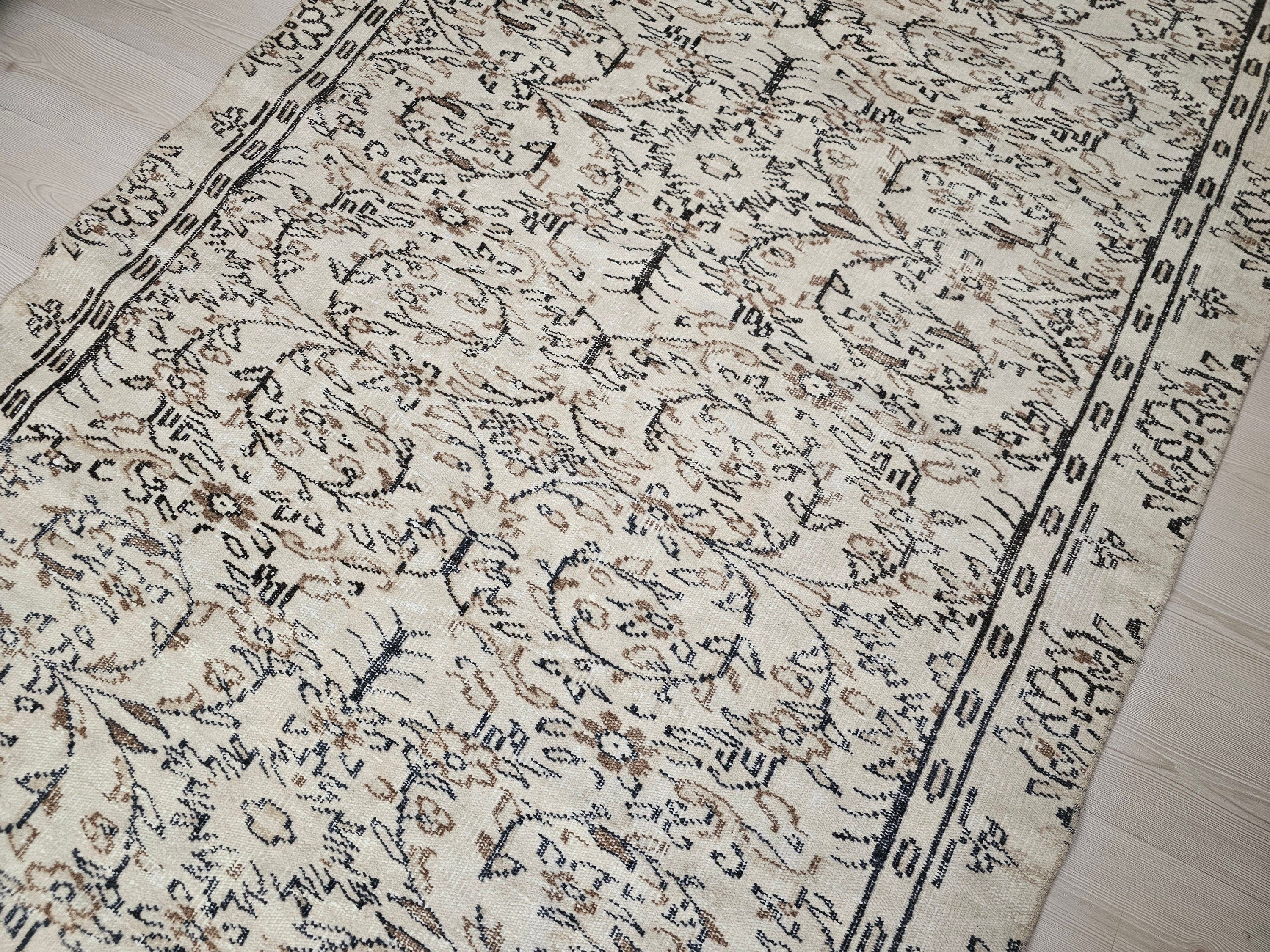 Cream Floral Oushak Rug: 5x9 Vintage Hand-Knotted Turkish Wool
