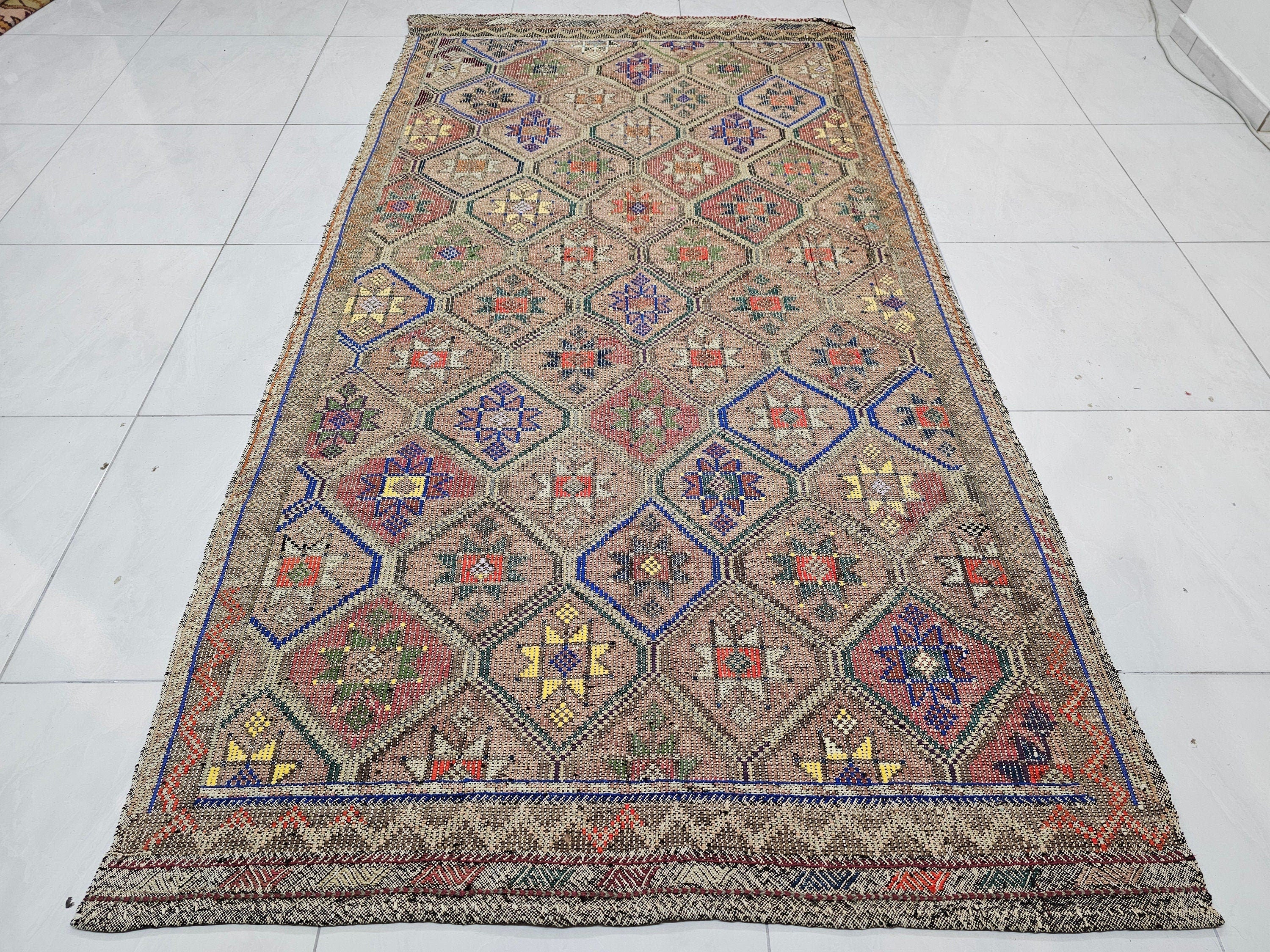 Checkered Vintage Handknotted Wool Rug: 5x9.5 ft Eclectic Oriental Carpet