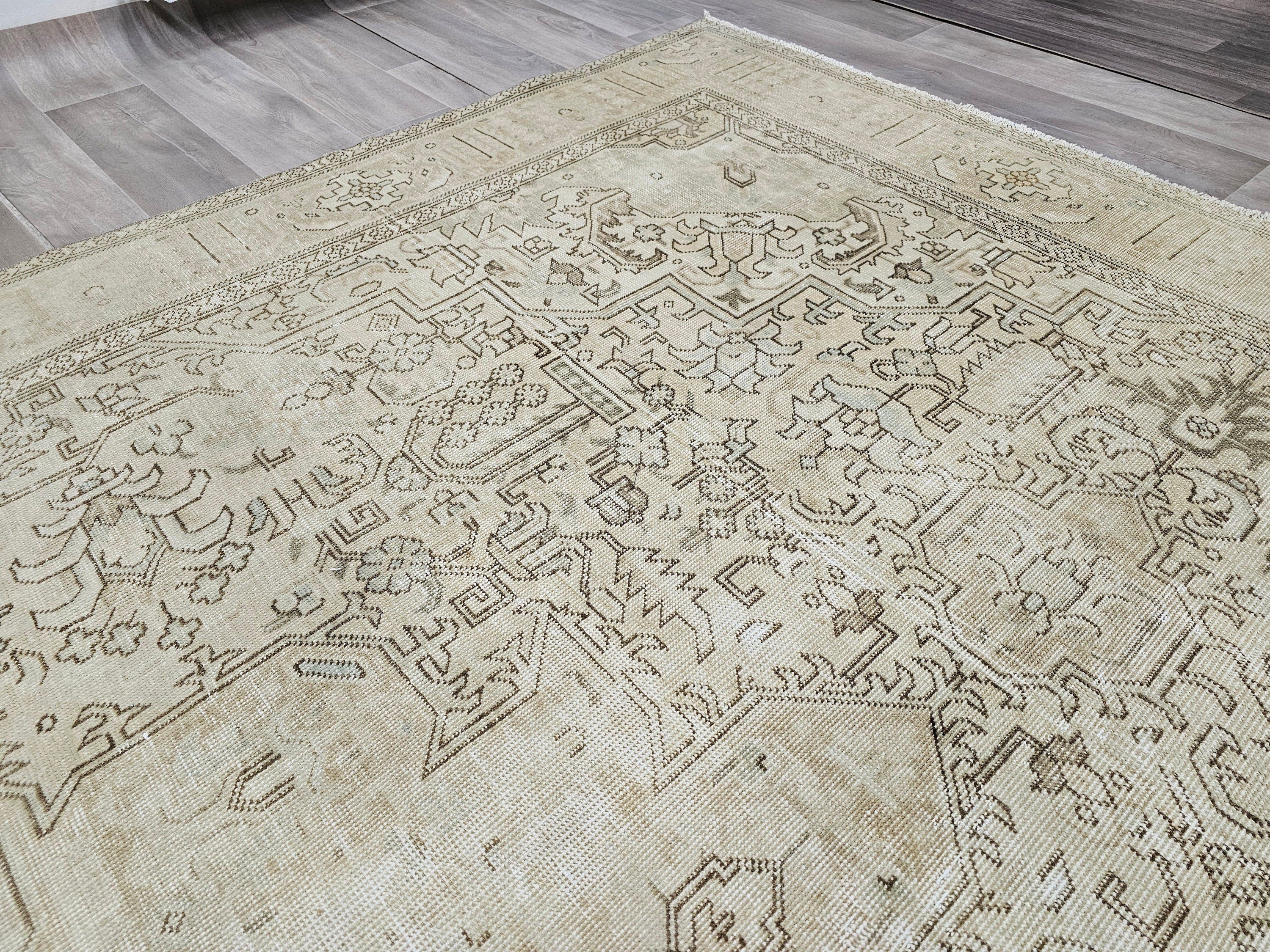 9x12 Hand-Knotted Wool Oushak Rug: Neutral Distressed Heriz Design