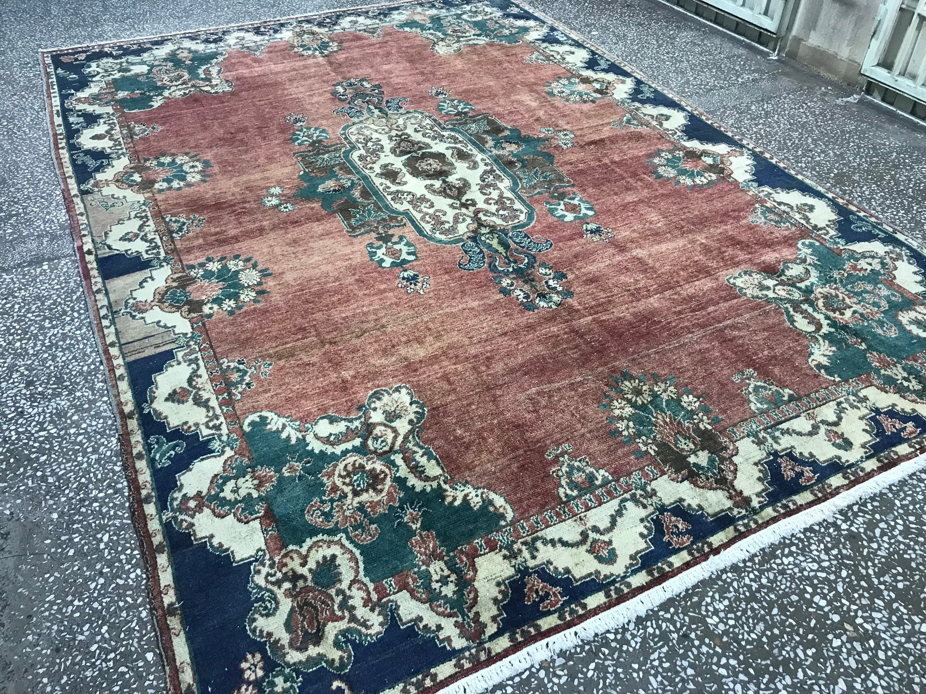 Red Oriental Wool Turkish Rug (8x11.5 ft)