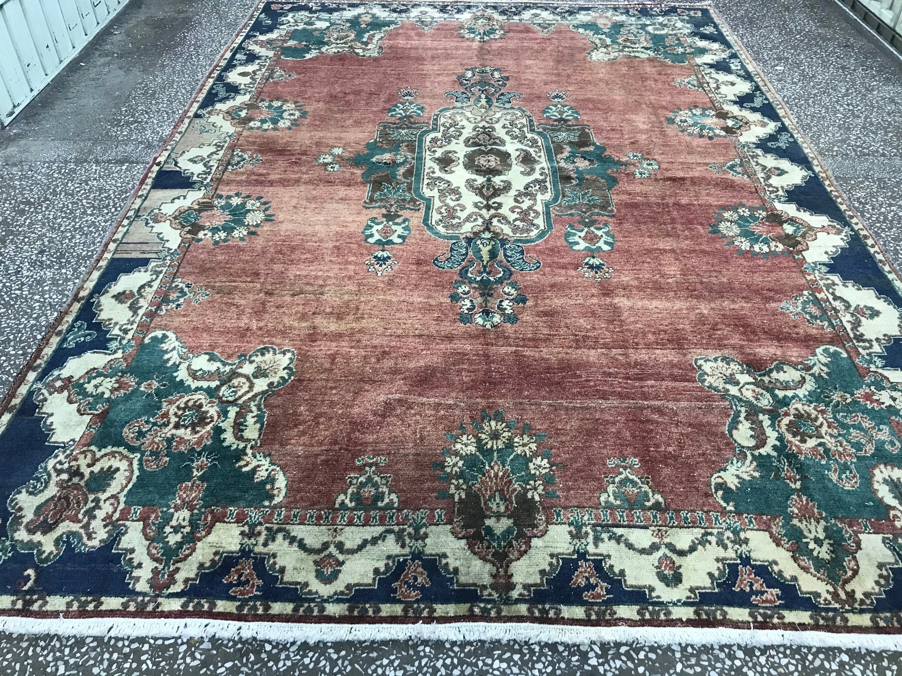 Red Oriental Wool Turkish Rug (8x11.5 ft)