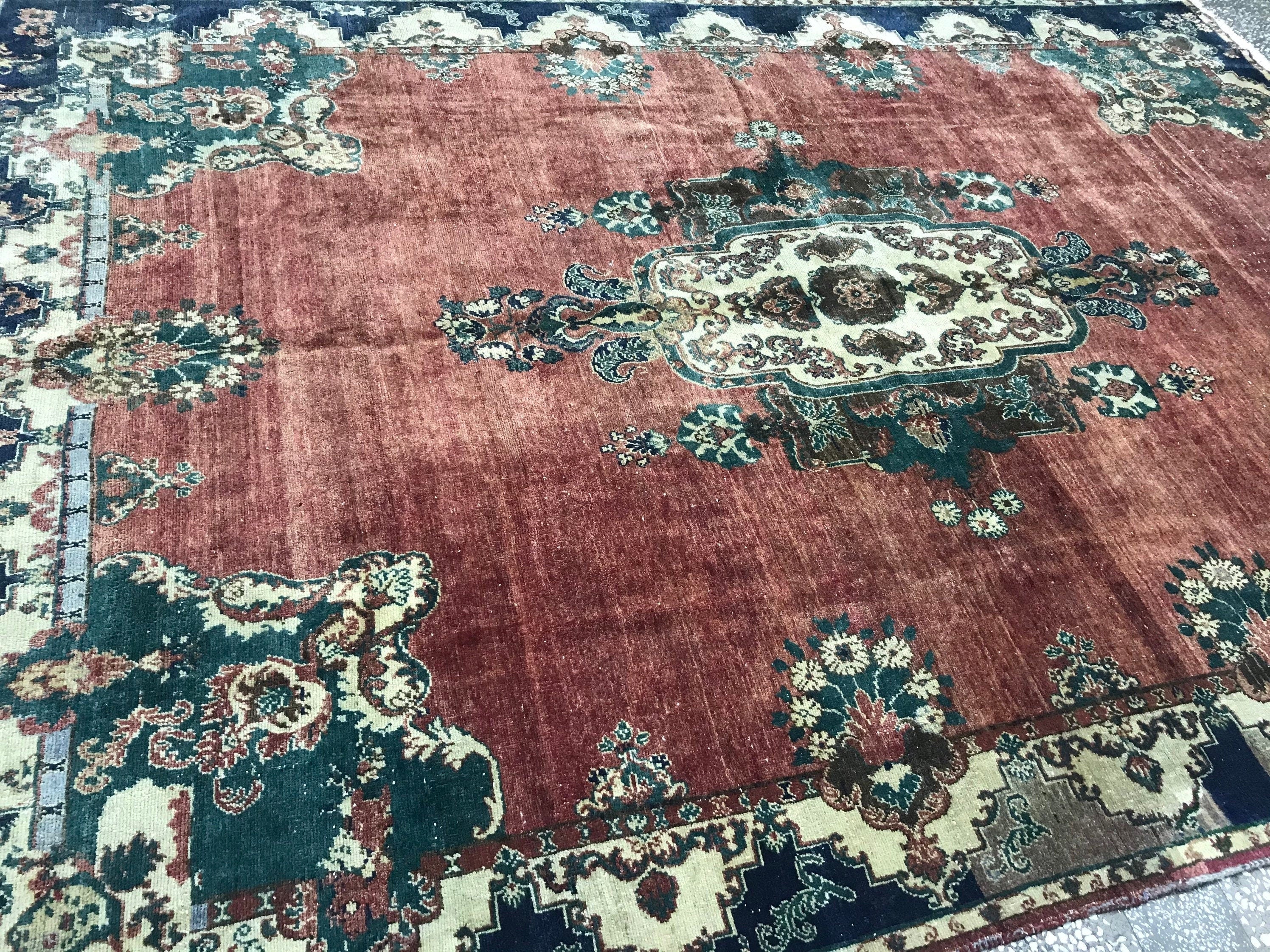 Red Oriental Wool Turkish Rug (8x11.5 ft)