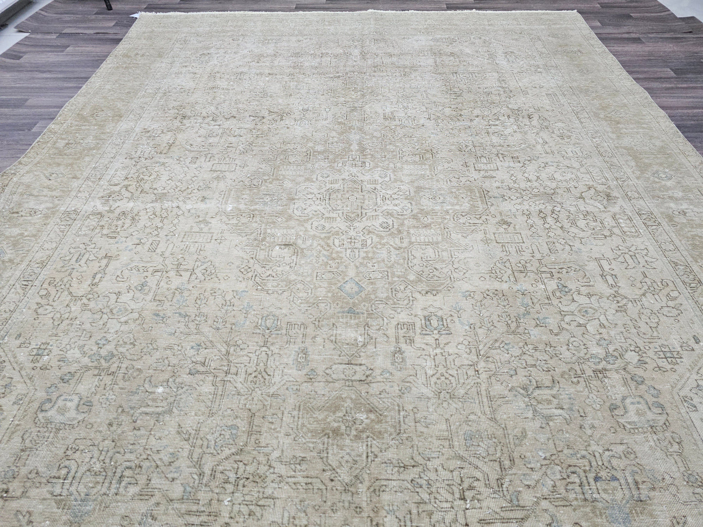 9x12 Vintage Turkish Rug: Hand-Knotted Heriz Wool Carpet