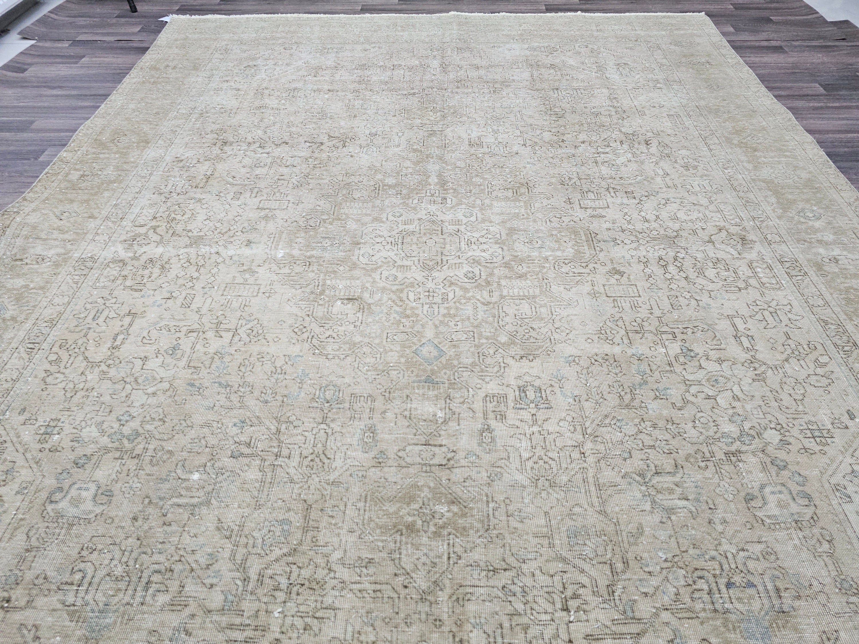9x12 Vintage Turkish Rug: Hand-Knotted Heriz Wool Carpet