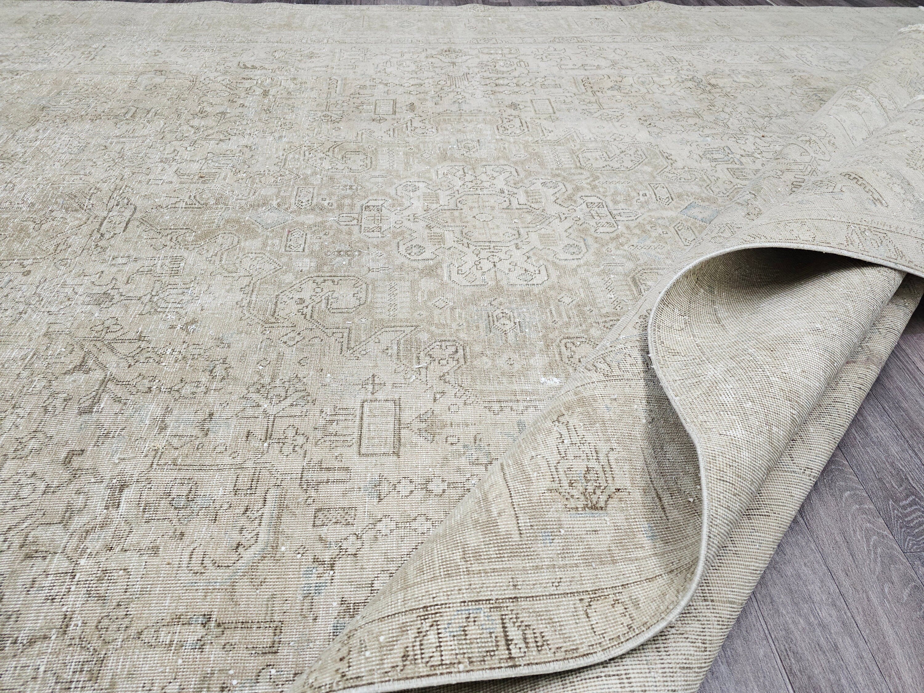 9x12 Vintage Turkish Rug: Hand-Knotted Heriz Wool Carpet