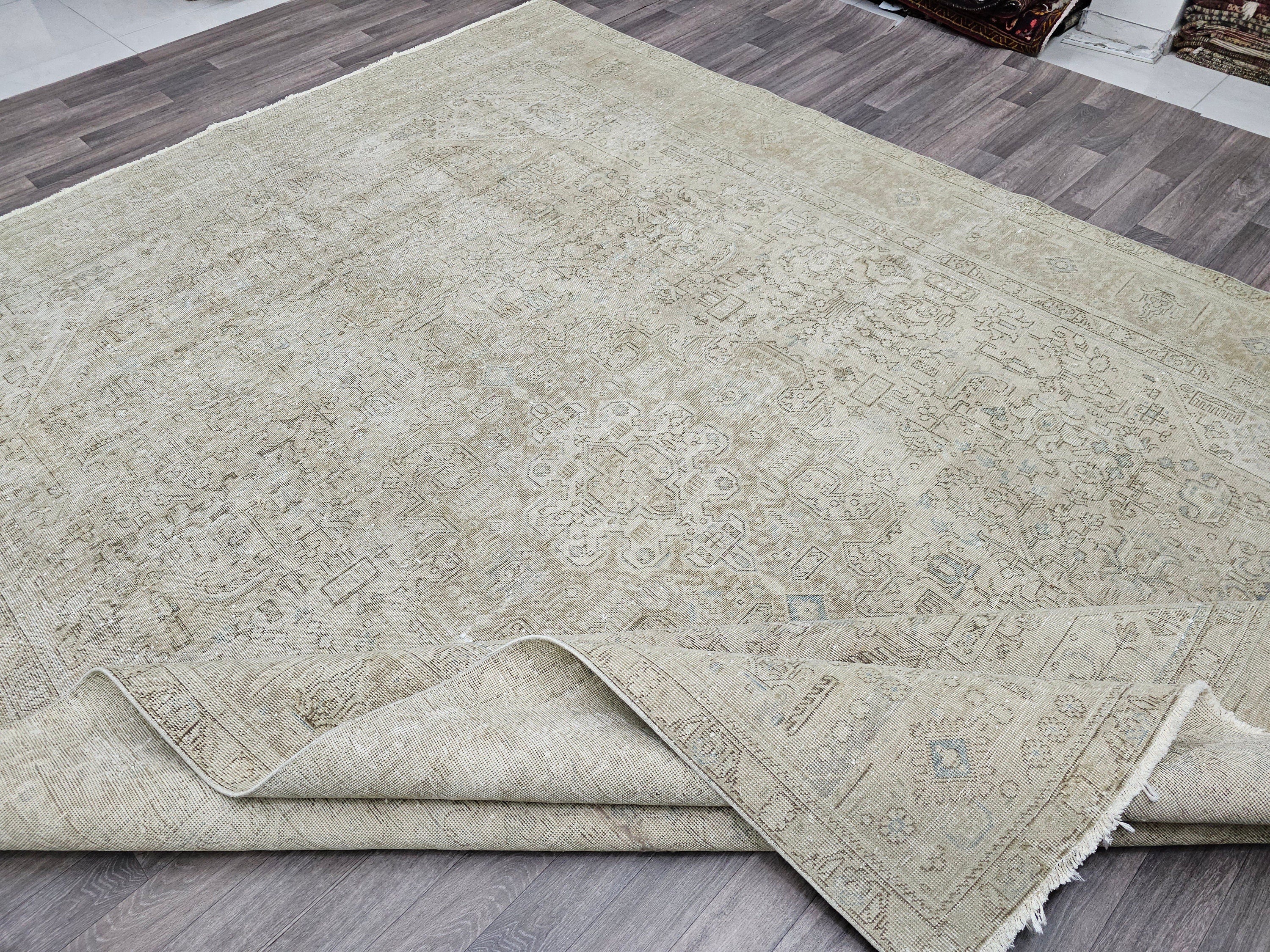 9x12 Vintage Turkish Rug: Hand-Knotted Heriz Wool Carpet