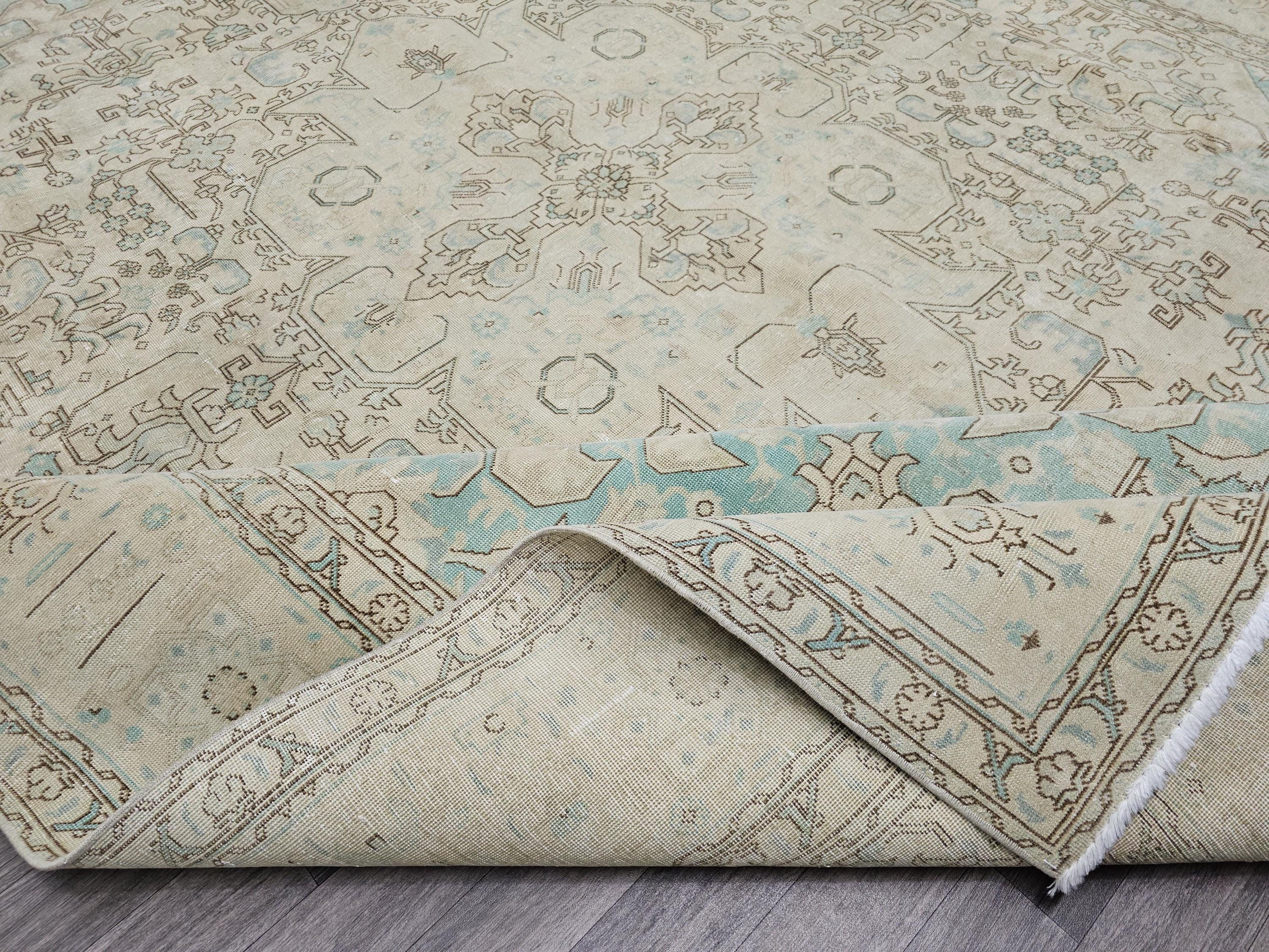 Oversize Neutral Vintage Turkish Area Rug Handmade for Livingroom and Bedroom