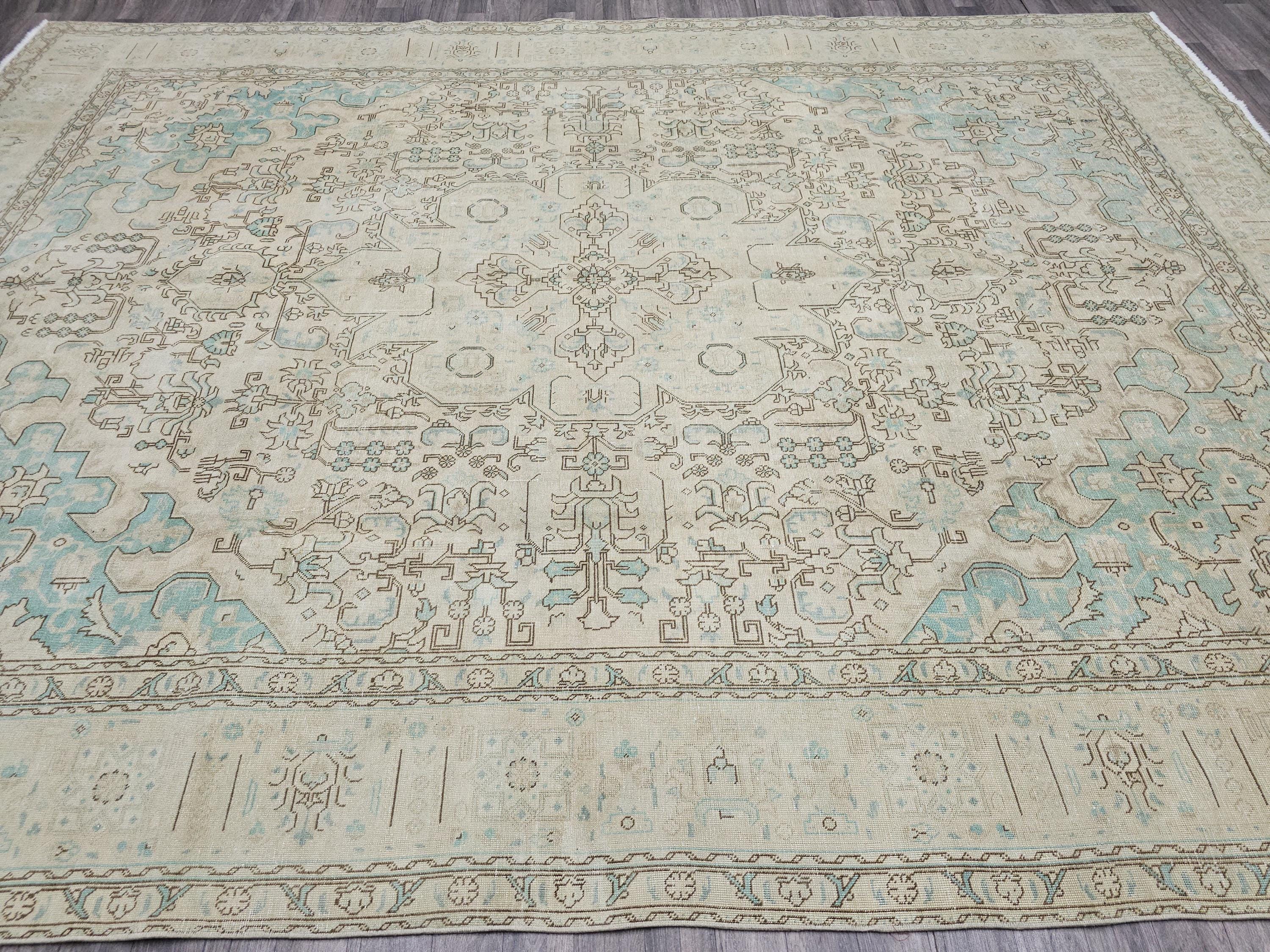 Oversize Neutral Vintage Turkish Area Rug Handmade for Livingroom and Bedroom