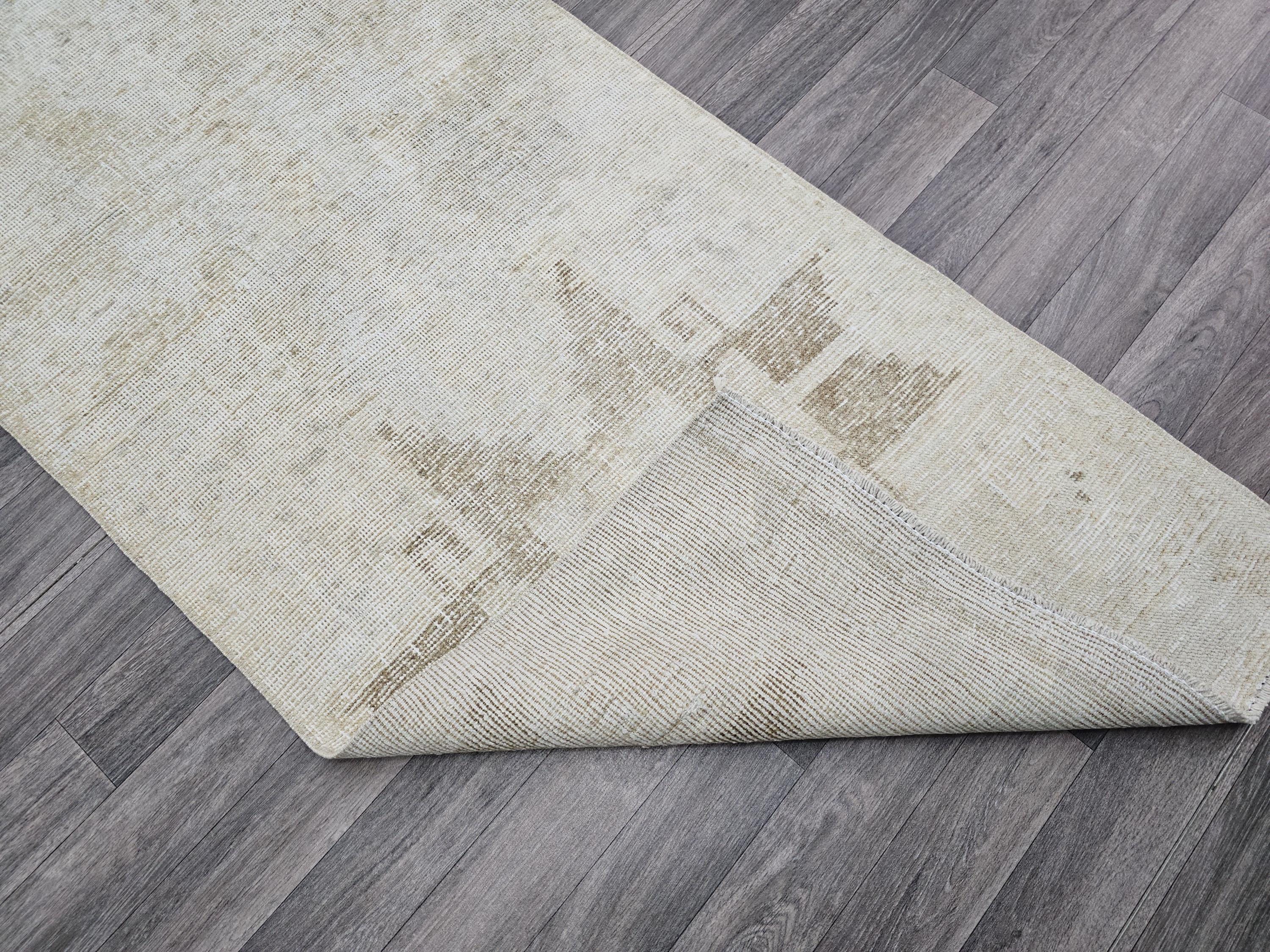 Neutral Vintage Wool Runner: Hand-Knotted Anatolian Oushak Rug (2.80x11.55 ft)