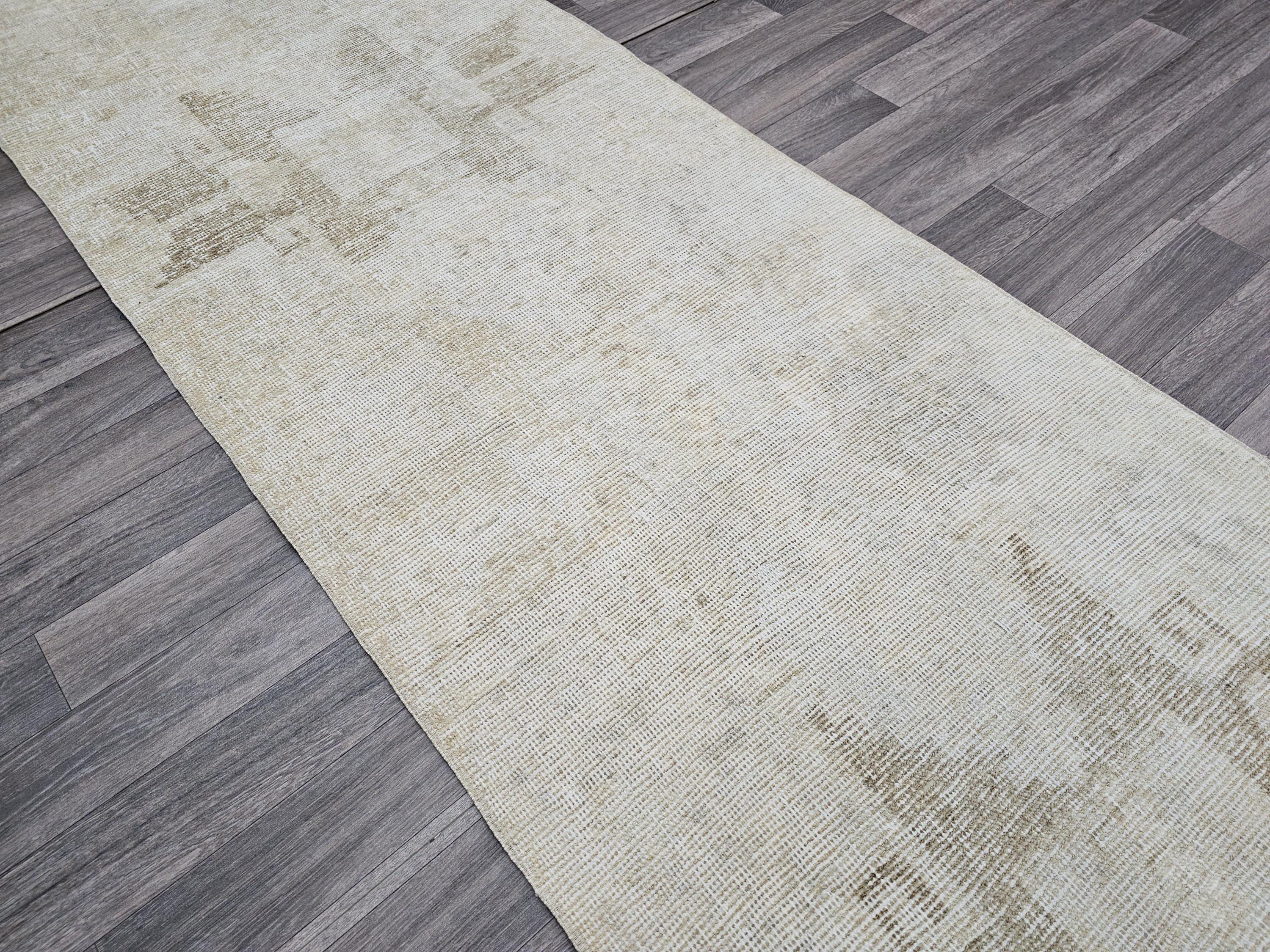 Neutral Vintage Wool Runner: Hand-Knotted Anatolian Oushak Rug (2.80x11.55 ft)