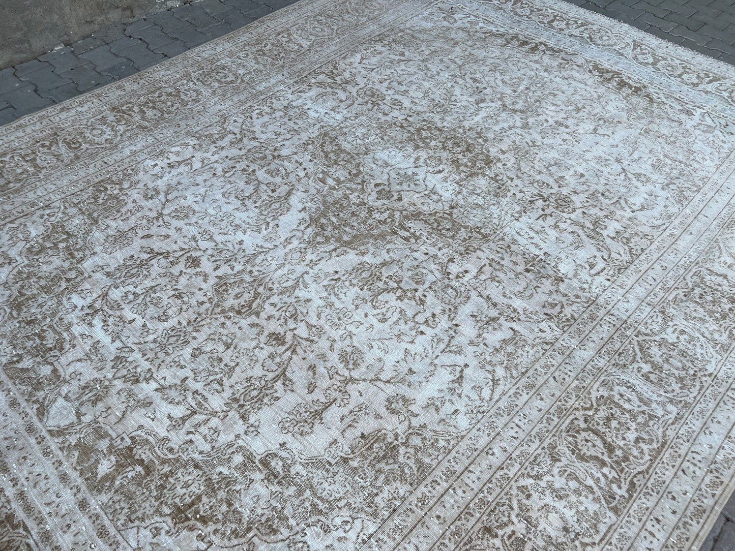 9x12 Hand-Knotted Wool Oushak Rug: Neutral Vintage Floral Carpet